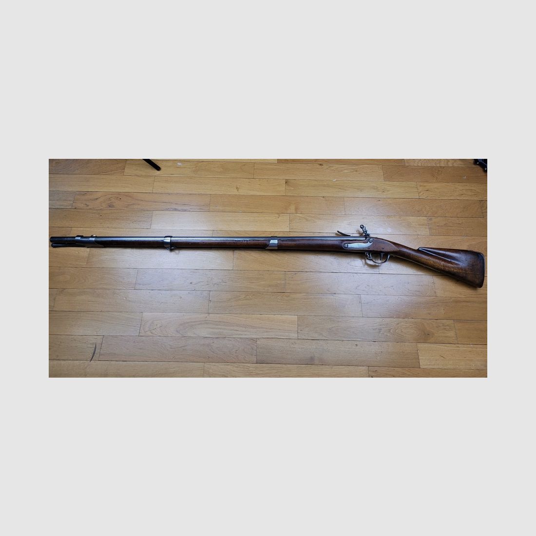 Seltenes französisches Infanteriegewehr 1763 / 1766 – komplett und sehr nah an seinem Originalzustand – Schaft in „Viertelvache“ und Originalholz – Sehr schöne konforme Schloss – Alle Originalschrauben – um 1770 – Regierungszeit von Ludwig XV – 144 cm – Seltenheitszustand!, Bild 10 von 26