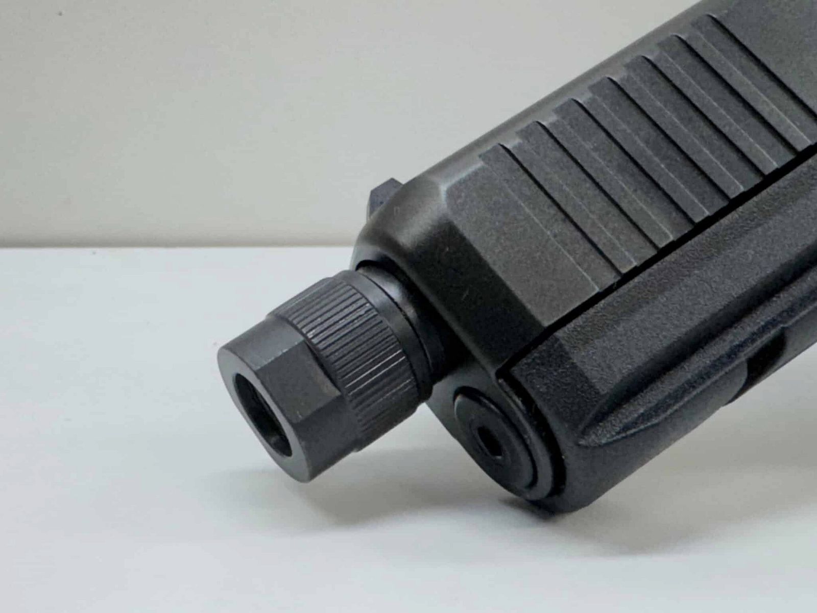 Glock 17 Gen5 M.O.S. FS FXD con canna filettata, immagine 3 di 7