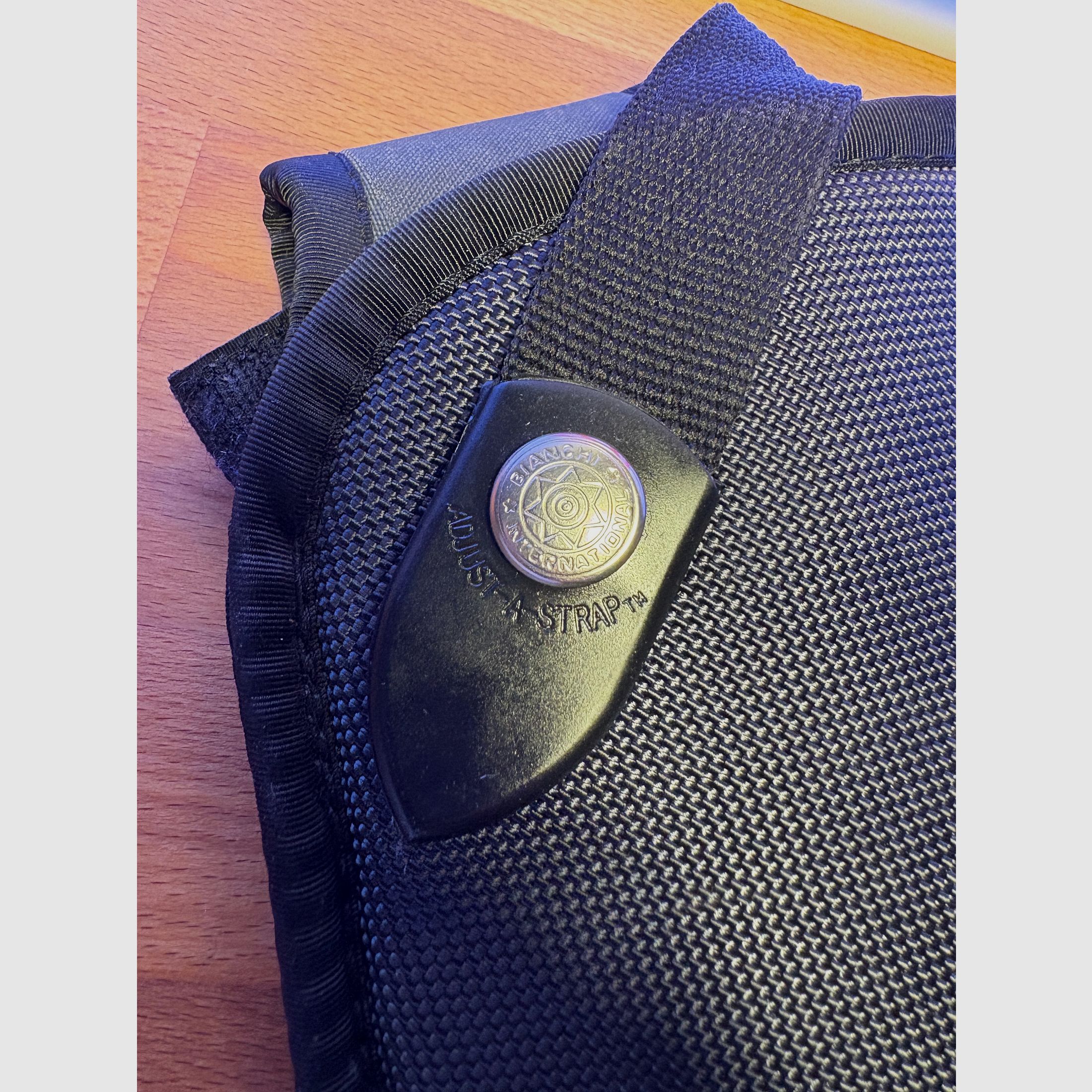 Holster von Bianchi für 4" Revolver verschiedener Hersteller