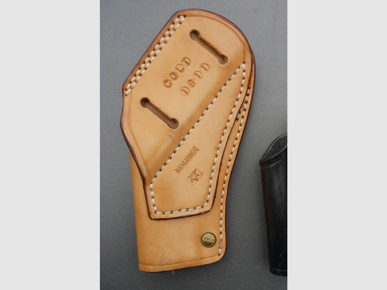 HKDesign Holster Art. Nr. 005  ,Schnellziehholster mit eingeklebter Lederkornschiene und Einstellschraube für :Colt 1911 - für Rechtshänder  