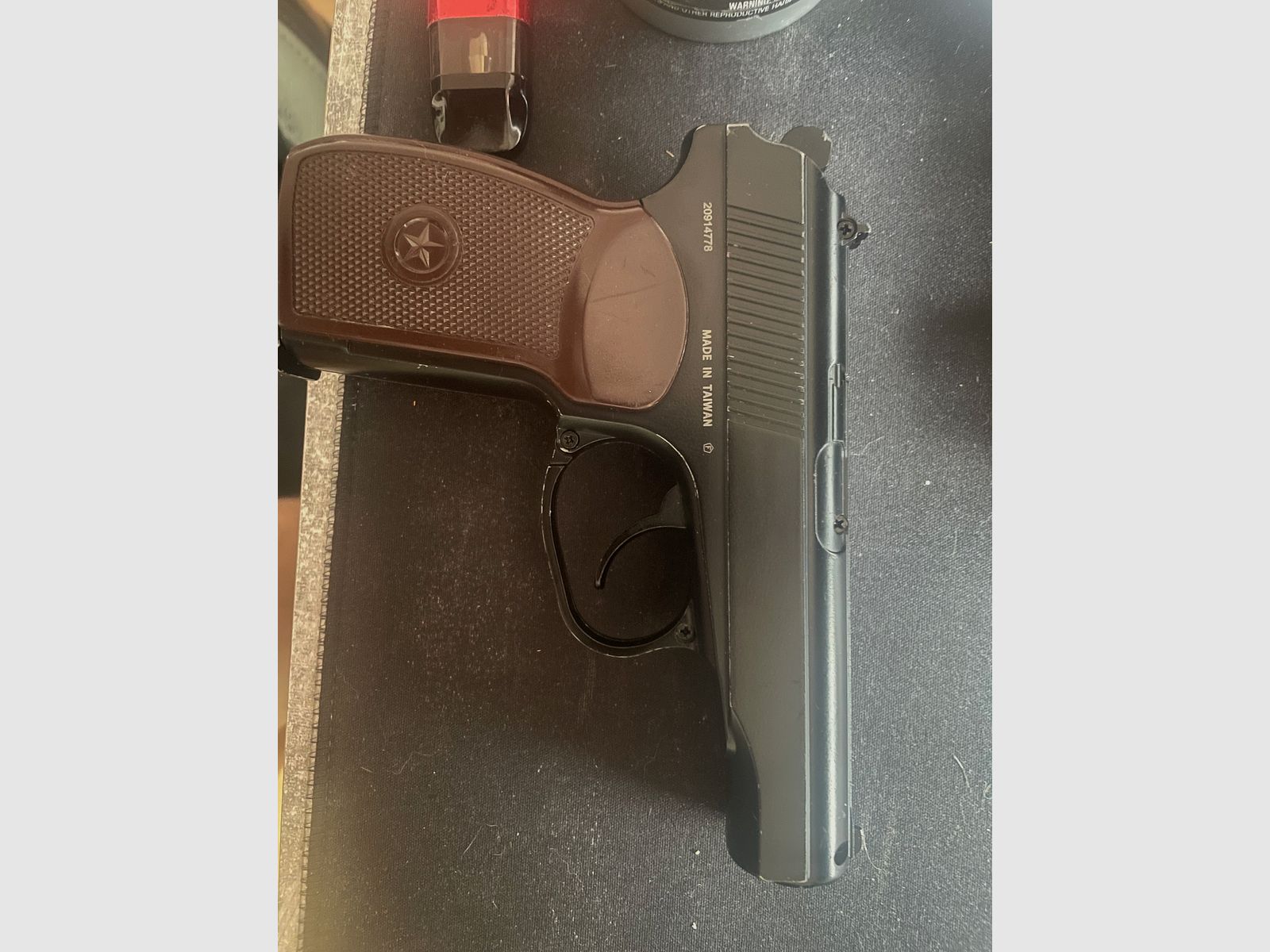 CO₂ Luftpistole PM Makarov 4,5 mm BB – mit Zubehör (Set)