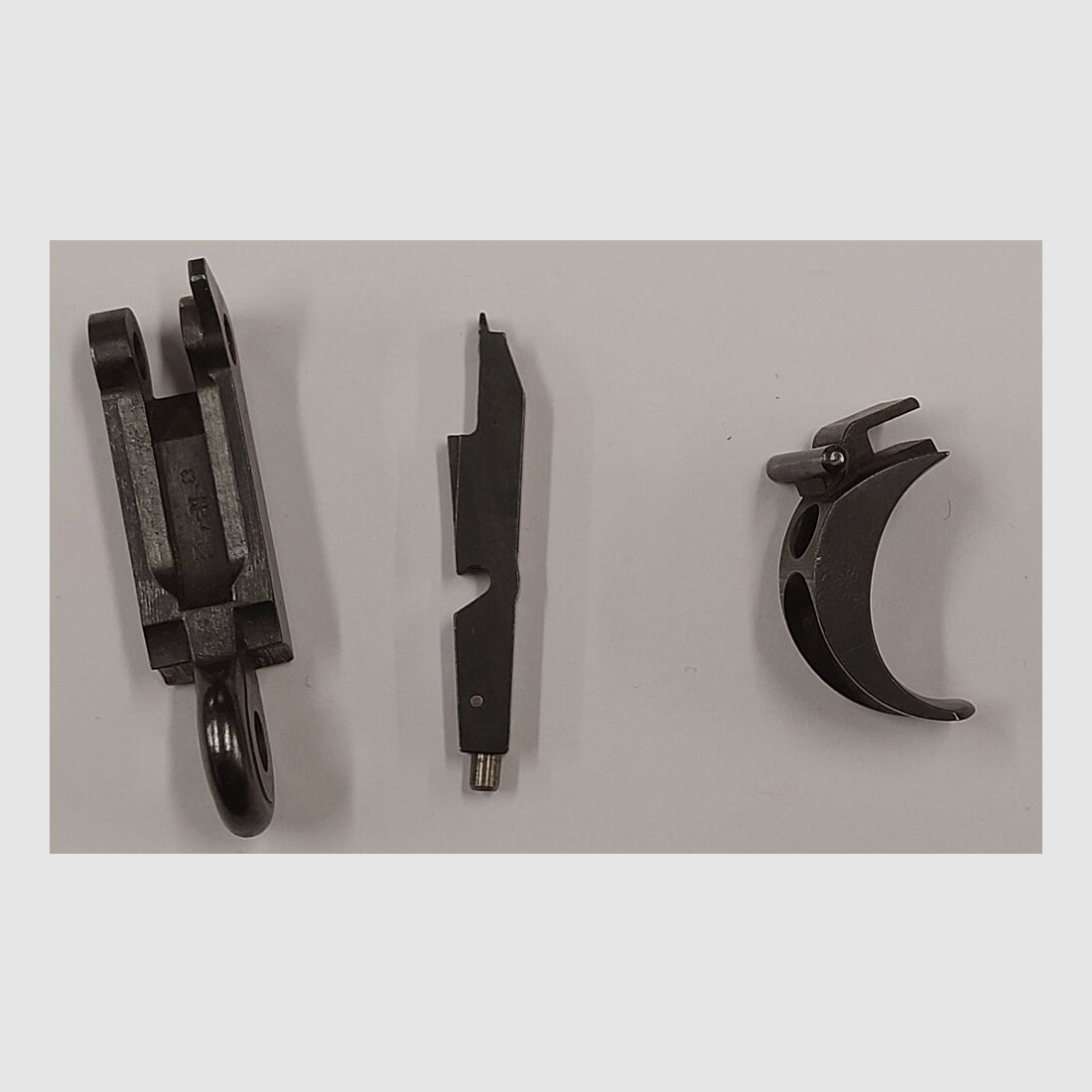 Waffenfabrik Bern Konvolut verschiedene Teile für Schweizer Ordonnanzpistole Parabellum im Kaliber 7,65mmPara W+F, P08