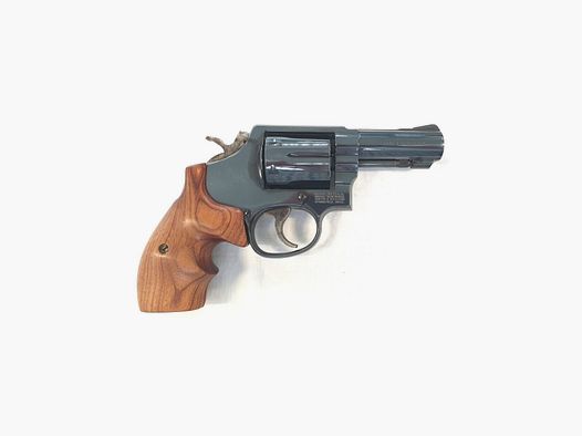 SMITH & WESSON 13