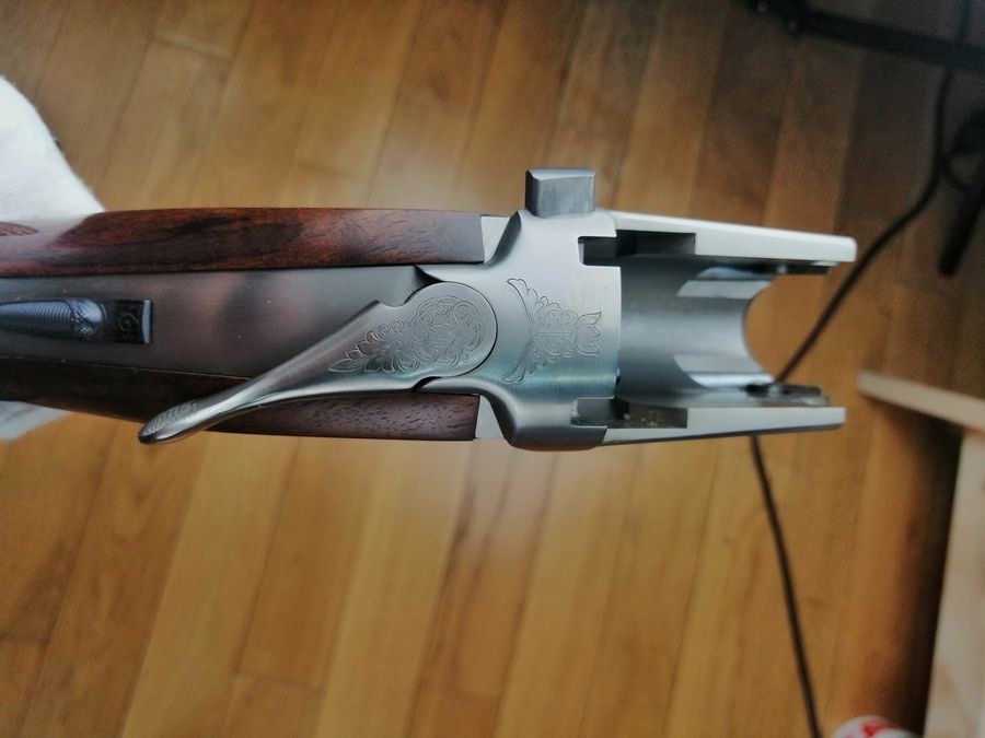 Boven-ondergeweer SKB 605SC - kaliber 12/76 - Kwaliteit Made in Japan - Gravures - 5 chokes en sleutel - NIEUW, afbeelding 13 van 22