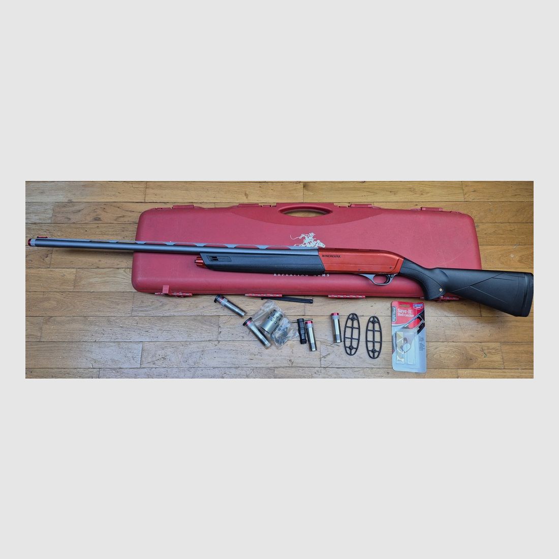 Bellissimo fucile semiautomatico Winchester SX3 "Signature" / Raniero Testa – Cal. .12/76 – 4+1 estensibile a 10 – 5 chokes (!) inclusi (fabbricazione Briley) – Calcio regolabile – Condizioni meccaniche eccellenti – Condizioni estetiche vicine al nuovo – Bellissima canna a specchio – Attenzione categoria B 2°) e) Licenza di tiro obbligatoria – TBE++, immagine 27 di 37