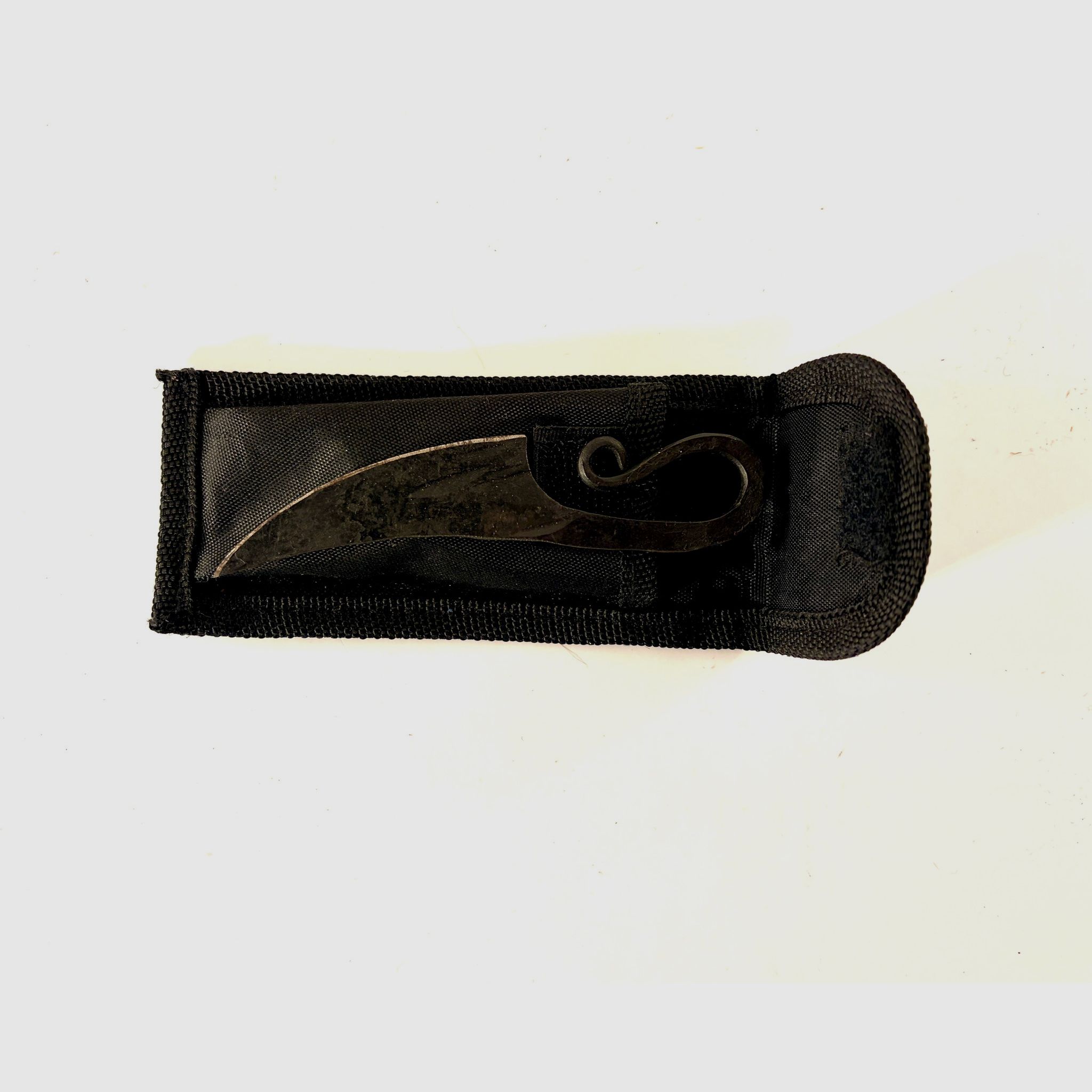 Set de armas y cubiertos medievales – espada de una mano, cubiertos y cuchillo vikingo