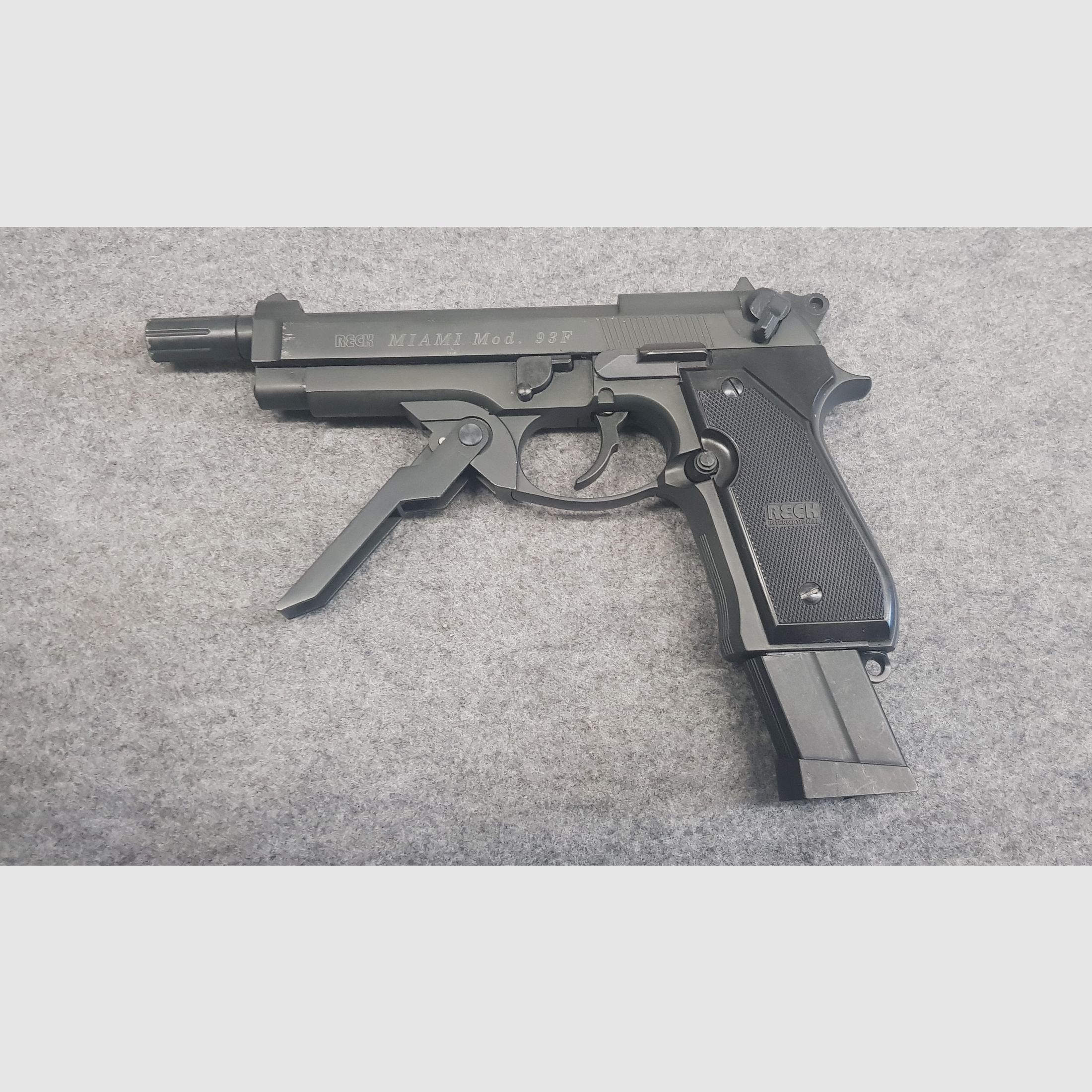 Sehr seltene SRS Schreckschuss Pistole  Reck Miami Mod. 93F 9mm PAK PTB 908 mit Frontgriff und langes Magazin 93 92 F