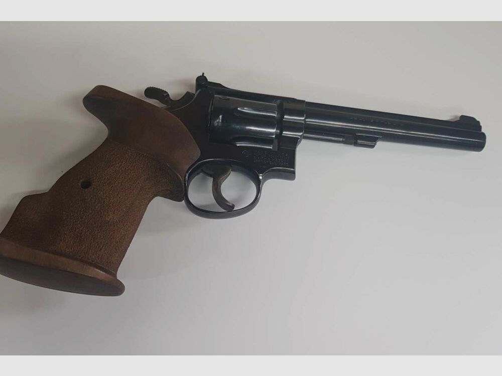 Smith & Wesson - .22lr