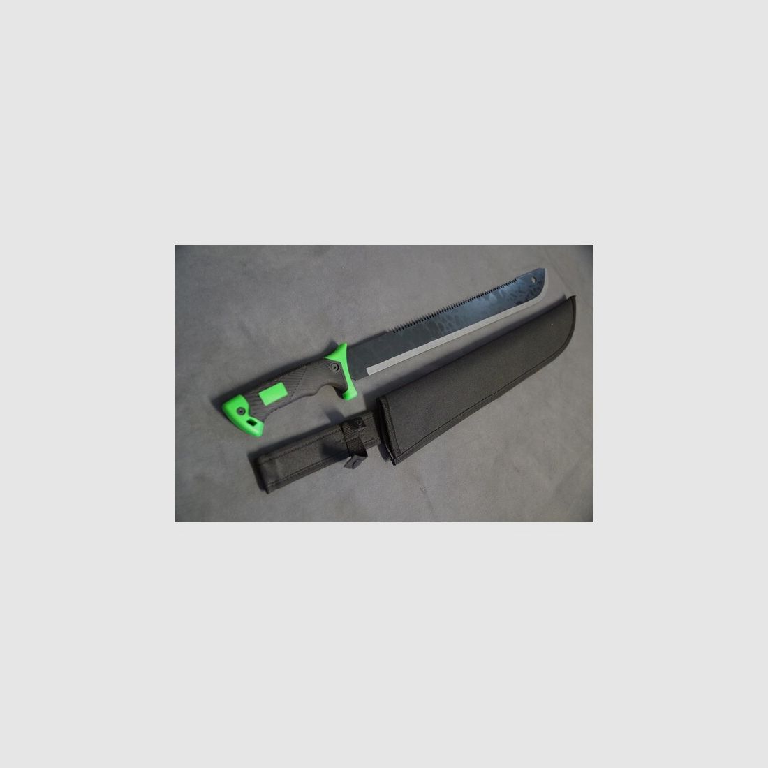 Machete mit Scheide , Zombie Jäger grün 63 cm