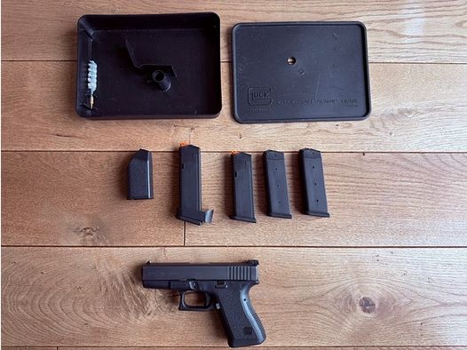 Glock 19 Gen 2 - Pièce de collection / très bon état d'origine - 4 chargeurs - Holster de sport et de sécurité