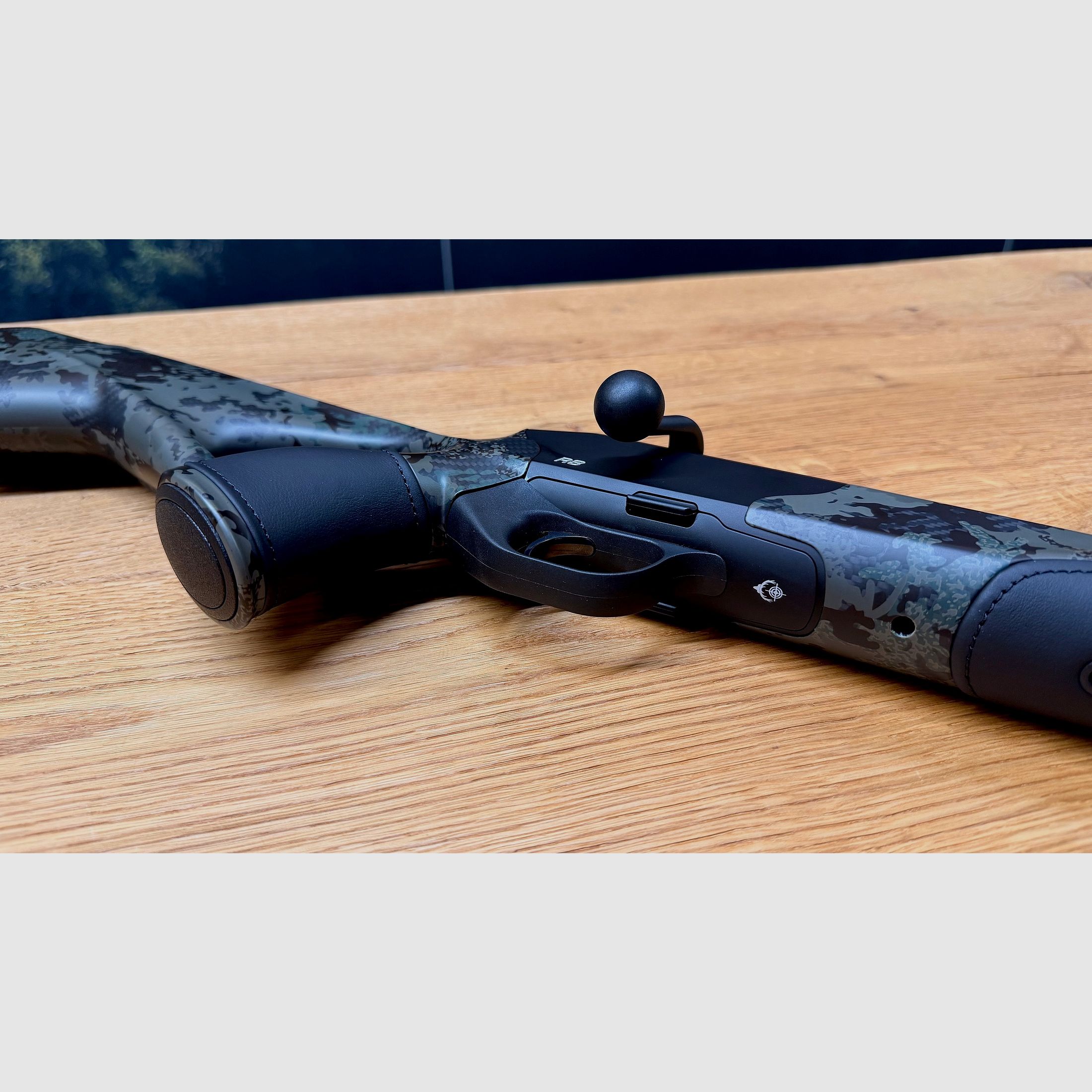 Blaser R8 Ultimate Carbon Huntec Camo arma completa / calibre seleccionable / logo plateado / Semi Weight