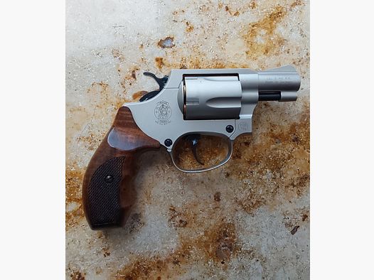 SMITH AND WESSON CHIEFS SPECIAL nickel-plated