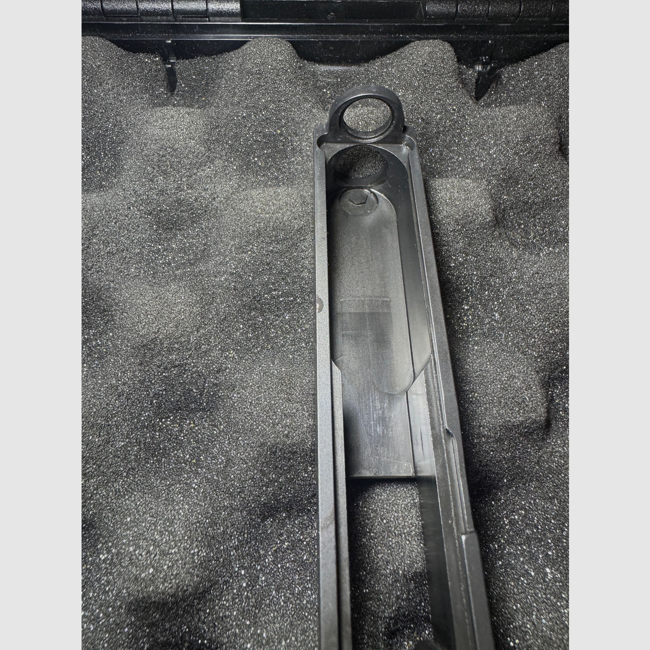 Glock 17 Gen 4 9mm incl. Micro Roni stock, red dot and 4 magazines