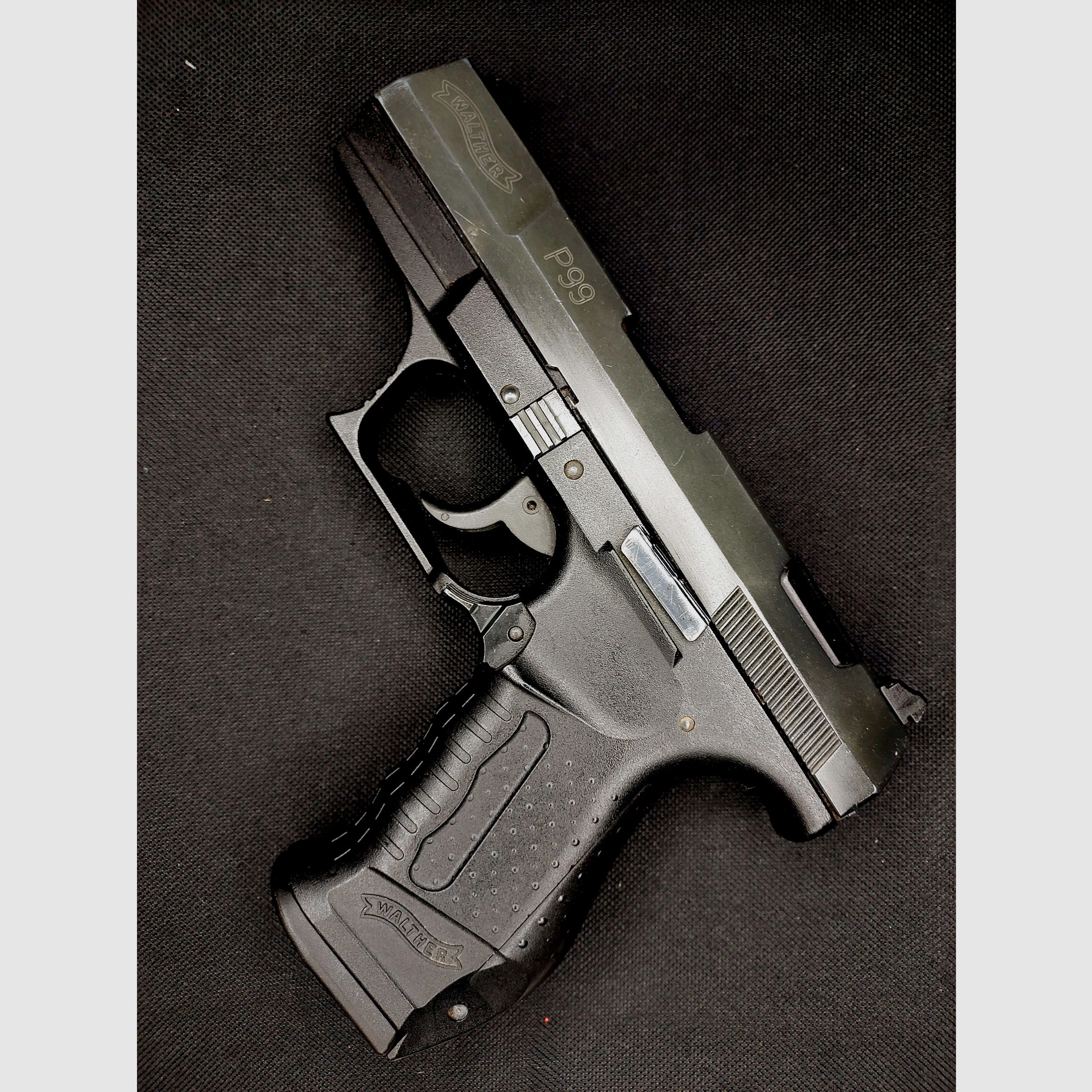 Walther P99 Schreckschuss Pistole 9mm P.A.K. (PTB 637) mit 2 Magazinen