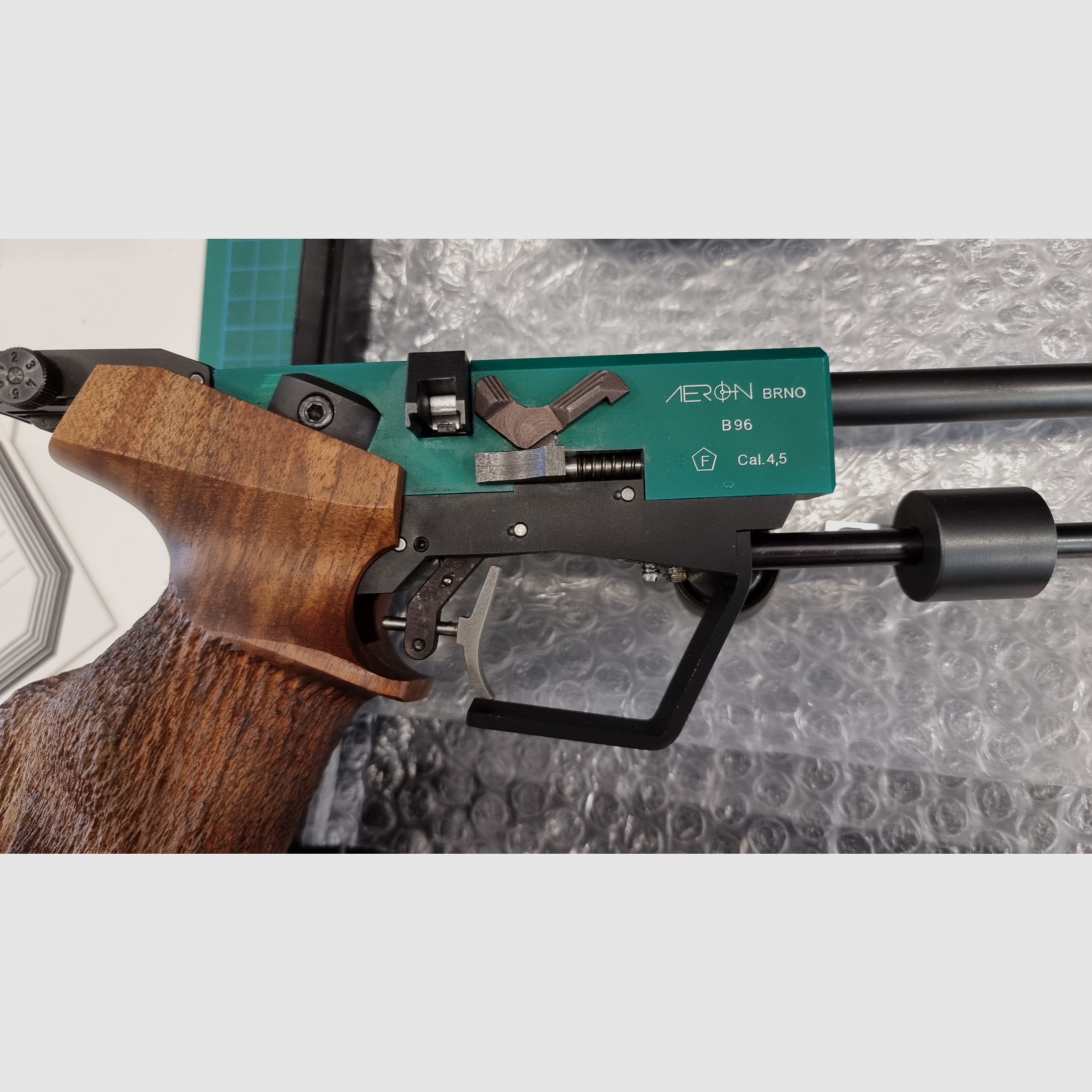 BRNO Aeron B96 -CO2 Luftpistole- FÜR TEILE