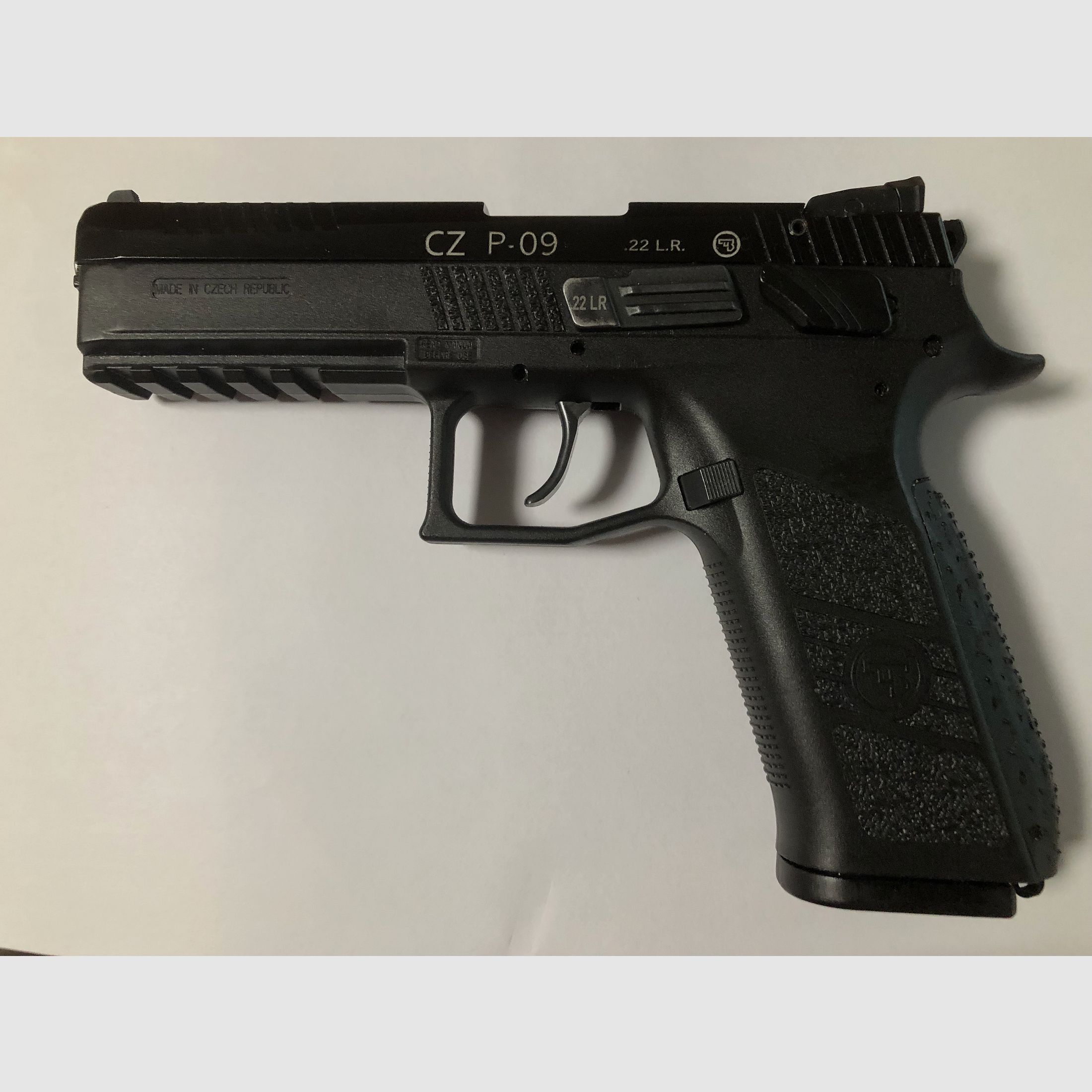 CZ P-09 Kaliber 22 lfb te koop en een sportpistool IZH-35M, als cadeau erbij!