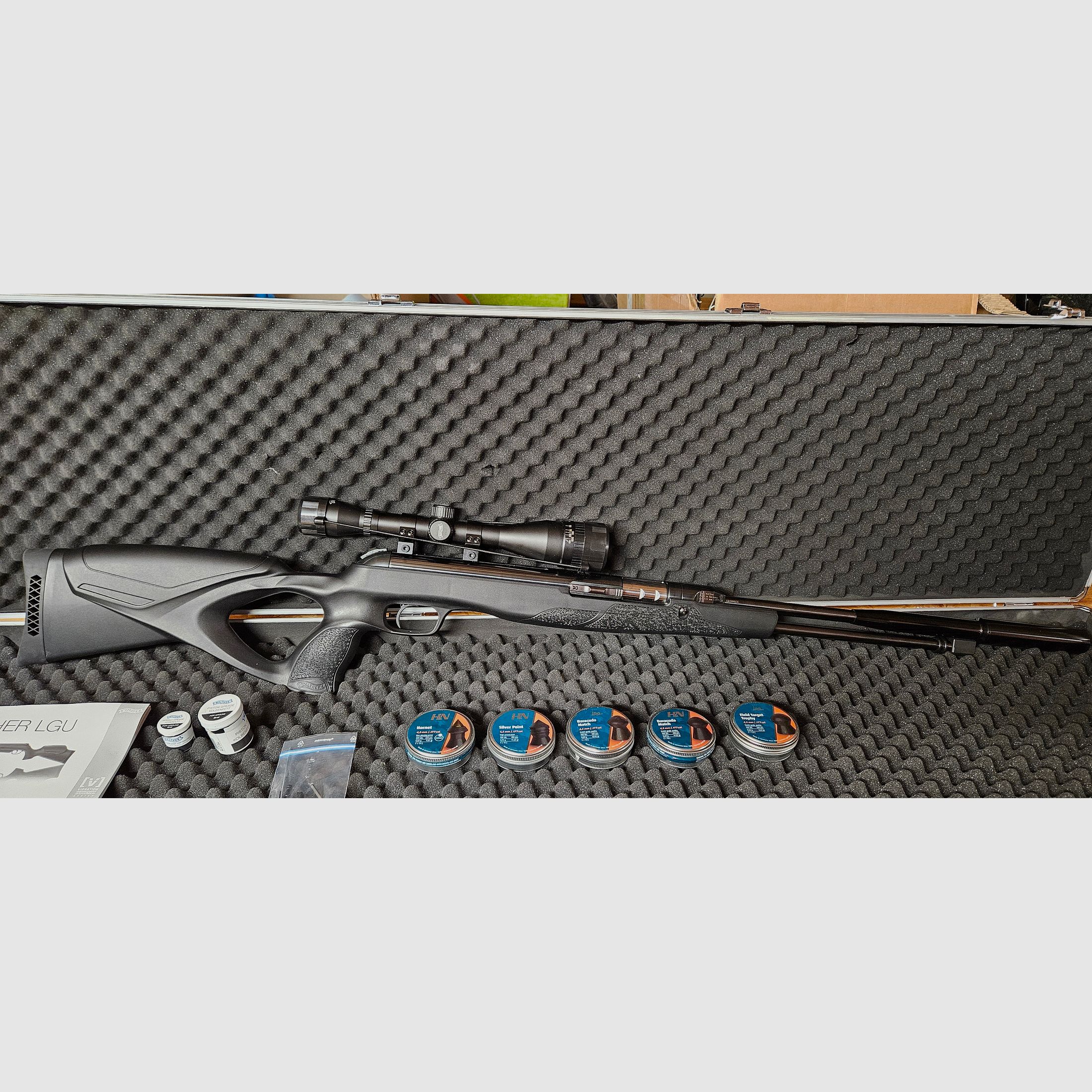 Karabinek pneumatyczny Walther LGU Varmint z lunetą 4,5mm Diabolo, walizka i akcesoria