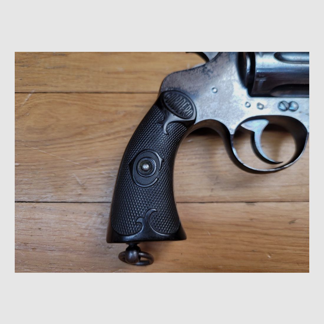 Sehr schöner und seltener Revolver Cordero – Kal. 8 mm92 – Kopie des Colt Police Positive 1907 – Seltene Herstellung Garate y Anitua aus der Vorkriegszeit – Exzellente Mechanik, schöne Brünierung und nahezu perfekte Griffschalen – Lauf von 128 mm und spiegelglatte Kammern – TBE++, Bild 15 von 18