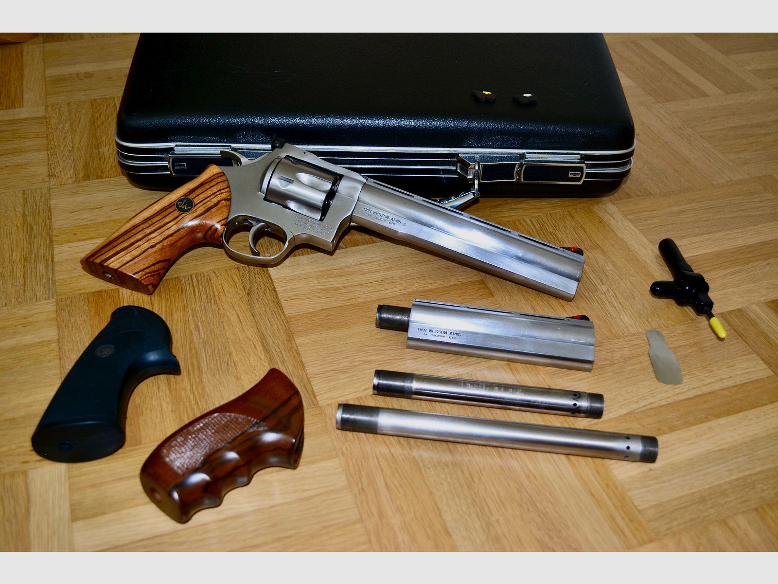 RARIDAD DAN WESSON 744 VH, 6 ' y 8 ' pulgadas de cañón en la maleta!