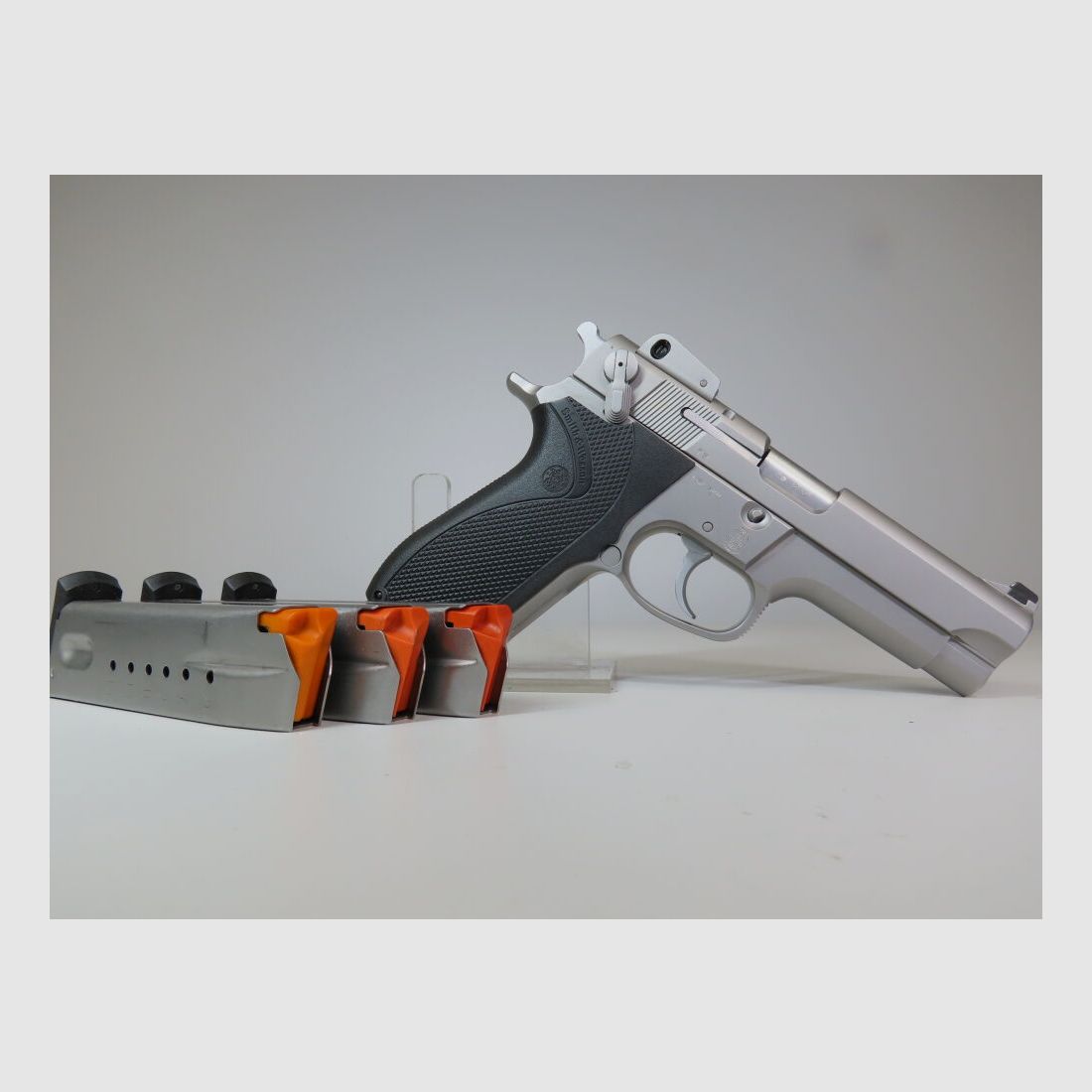 Smith & Wesson 5906