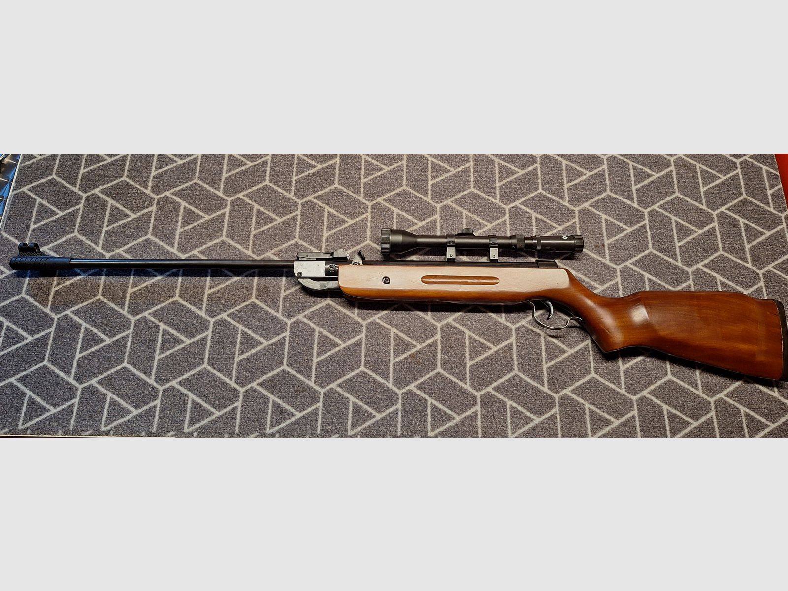 Carabine à air Kandar B2-4 avec scope - comme neuf !