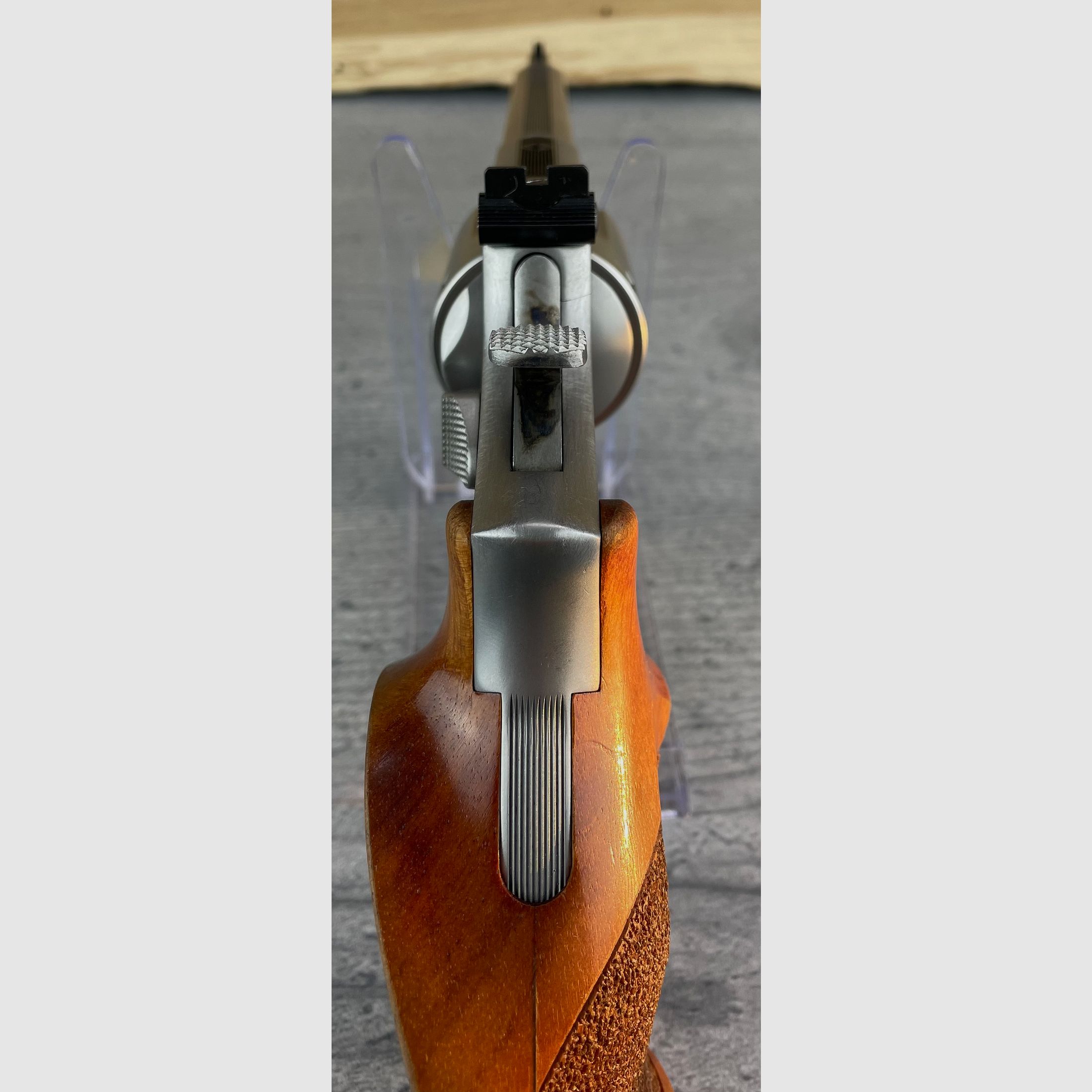 Smith & Wesson Mod. 617-1 Target Champion .22 l.r. impugnature in legno