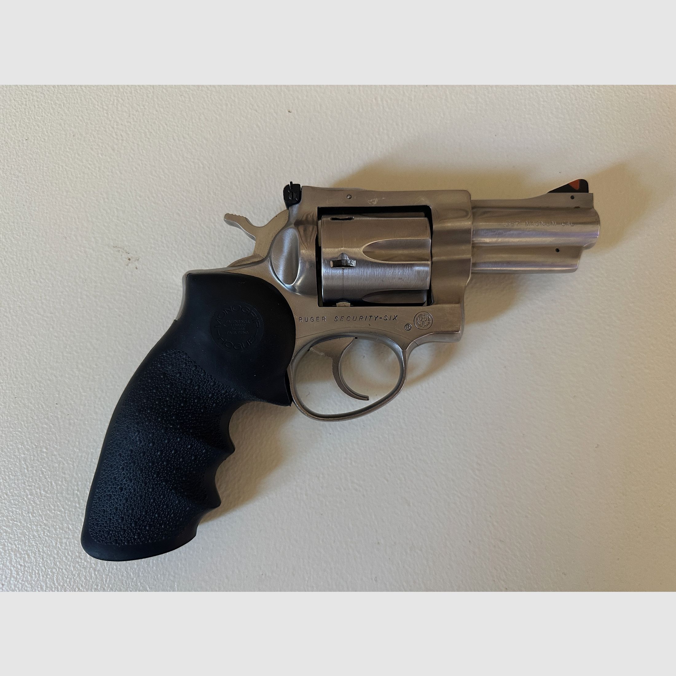 Ruger Security-Six Stainless .357 Magnum, 2¾ inches, 6-shot, Pachmayr grip
