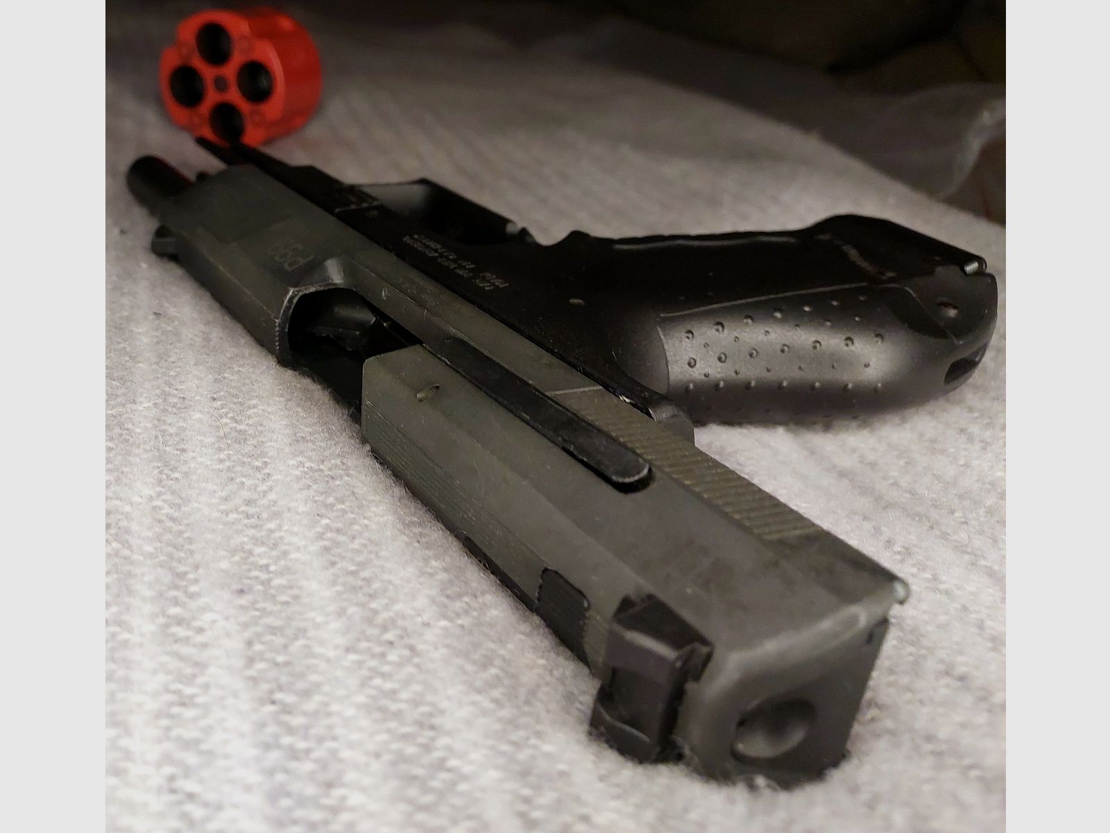 Walther P99 Schreckschuss Pistole 9mm P.A.K. (PTB 762) mit Multiabschussbecher