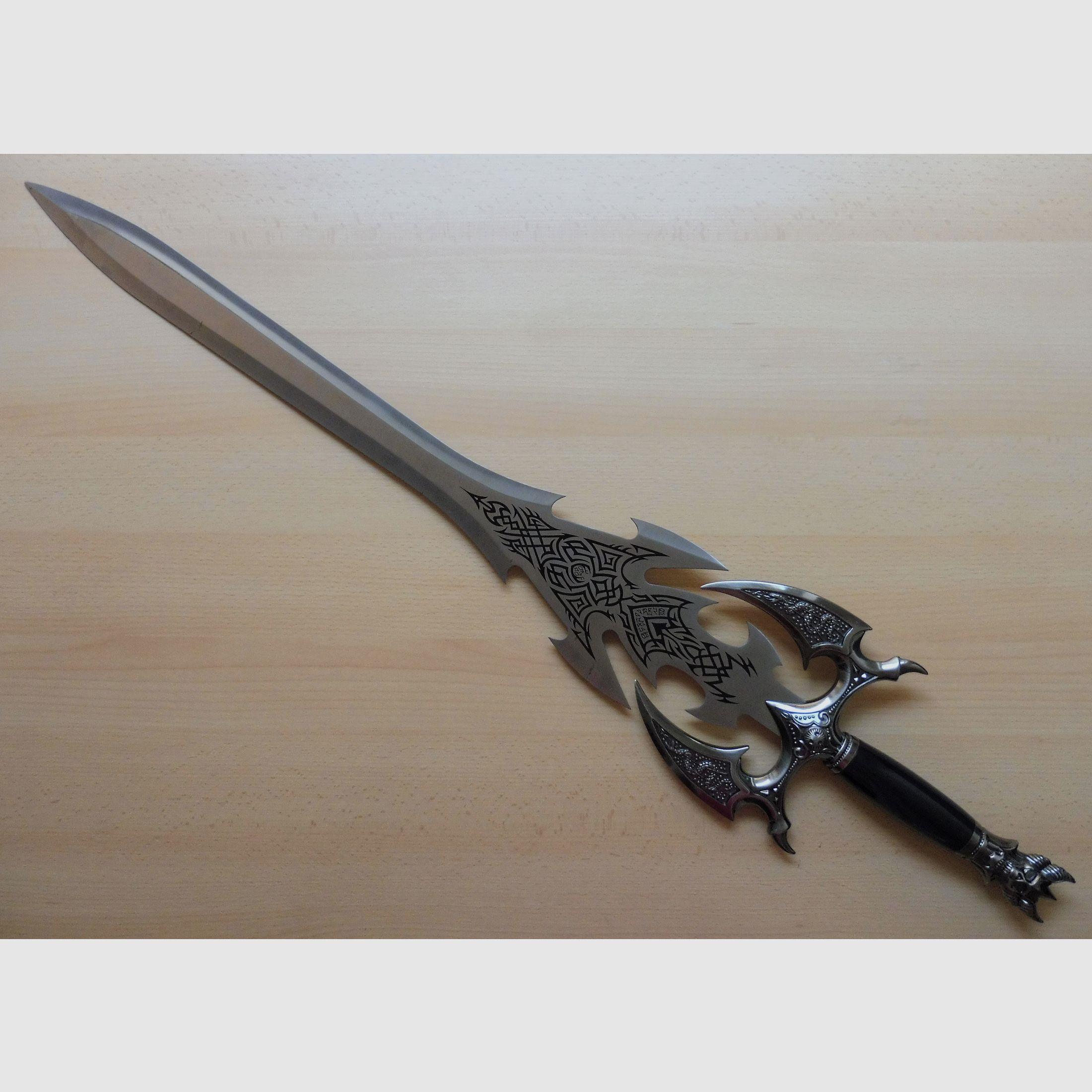 Spada dell'Oscurità" / "Sword of Darkness" replica? Artista fantasy Kit Rae Kilgorin / "La storia delle spade degli Antichi"?