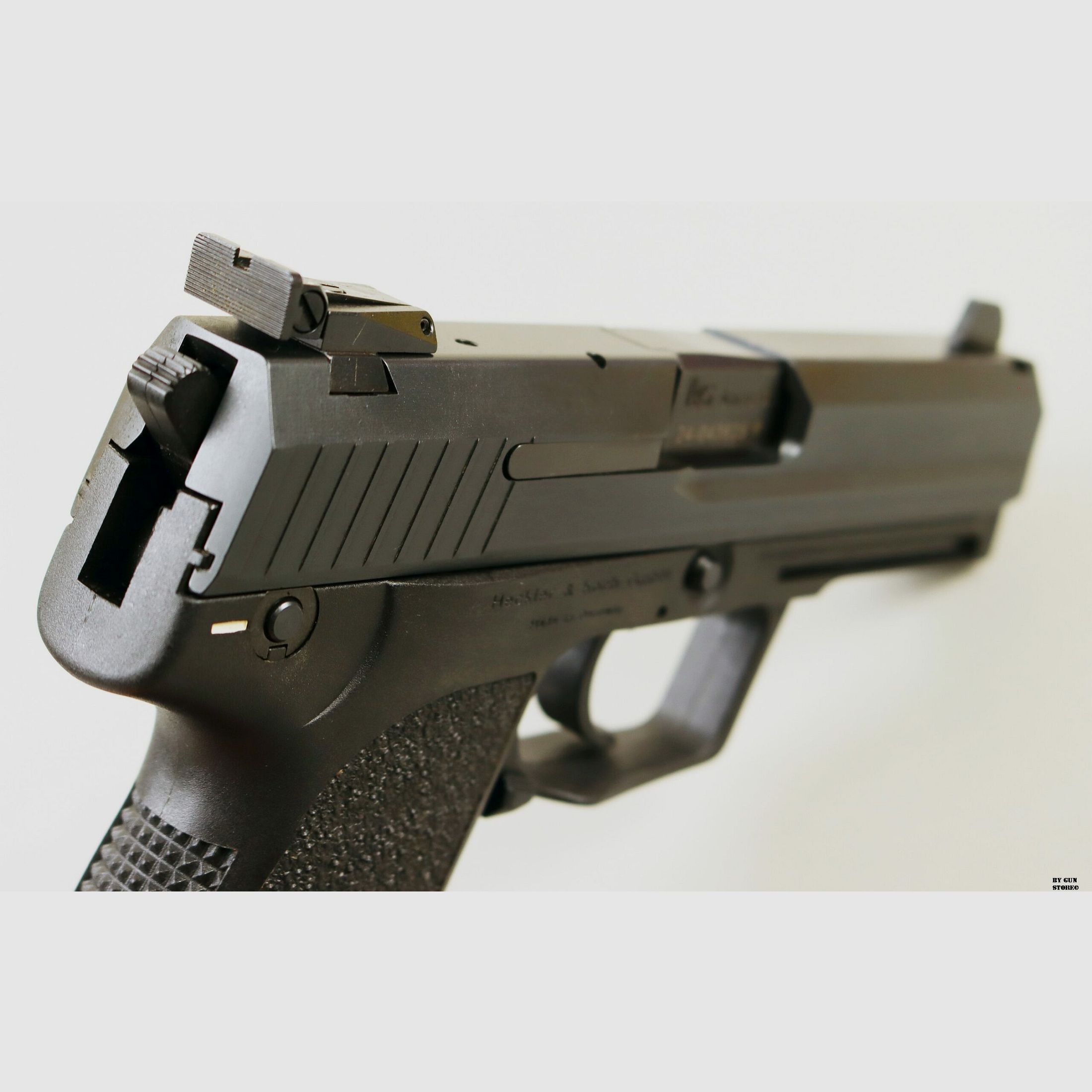 Pistola Heckler & Koch mod. USP cal. 9×19 mm matr. 24-043625, imagen 8 de 11