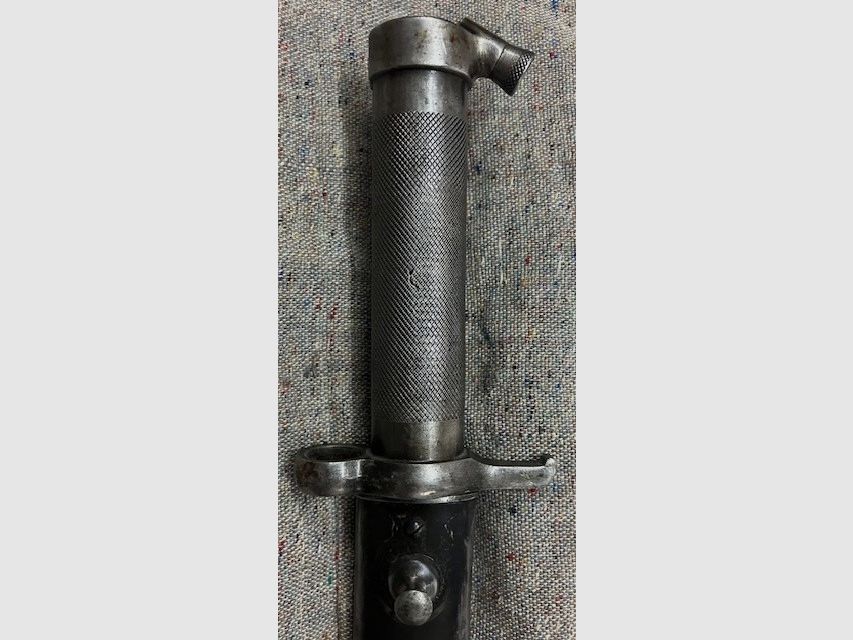 Schwedisches Bajonett Modell 1896 für den Schwedenmauser. Der Hersteller ist die Firma E.J.A.B. - Eskilstuna Jernolegets Aktion Bolaget in Eskilstuna / Schweden.