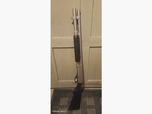 Remington 870 Flinte silberfarben mit schwarzen Griff 