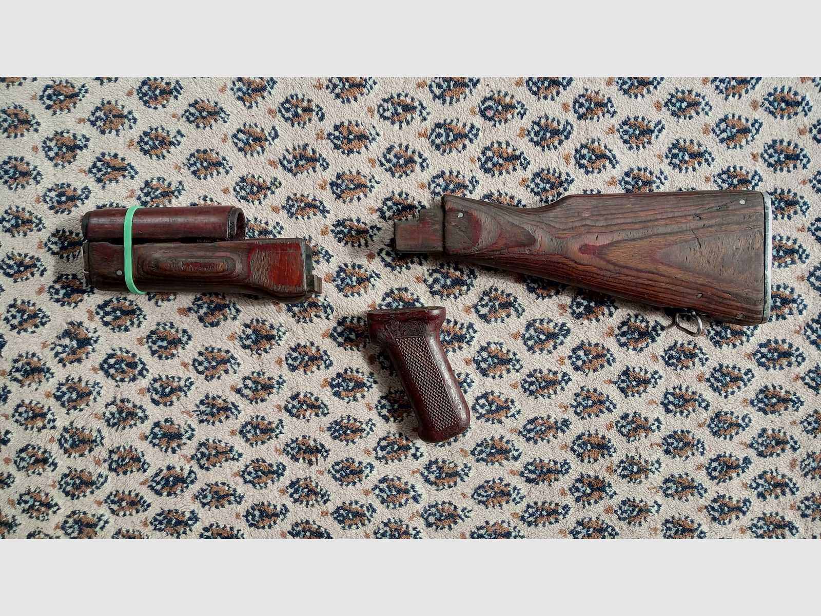 Komplettes Holz Laminat Festschaft Set inkl. Bakelit Griff, Schaft und Handschutz /  AKM und AK74