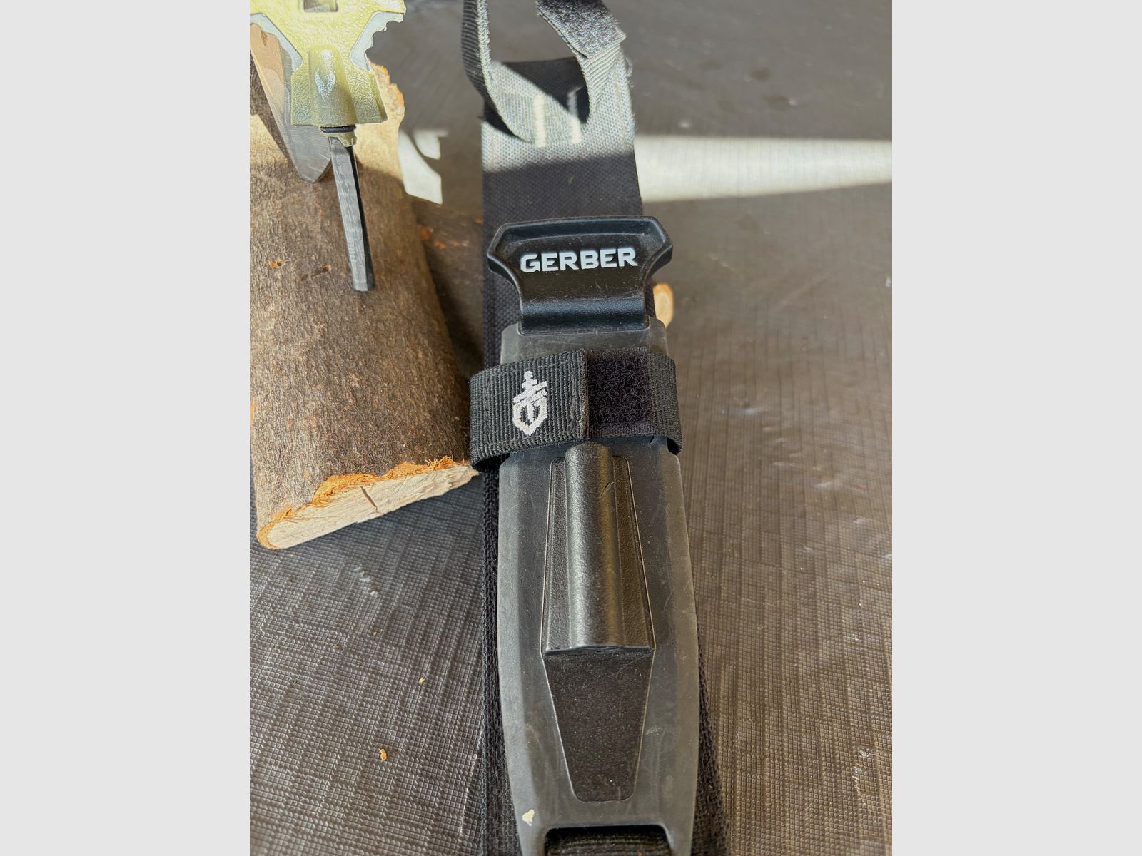 Gerber Survival Messer mit Feuer und Schleifstein, Bild 2 von 3