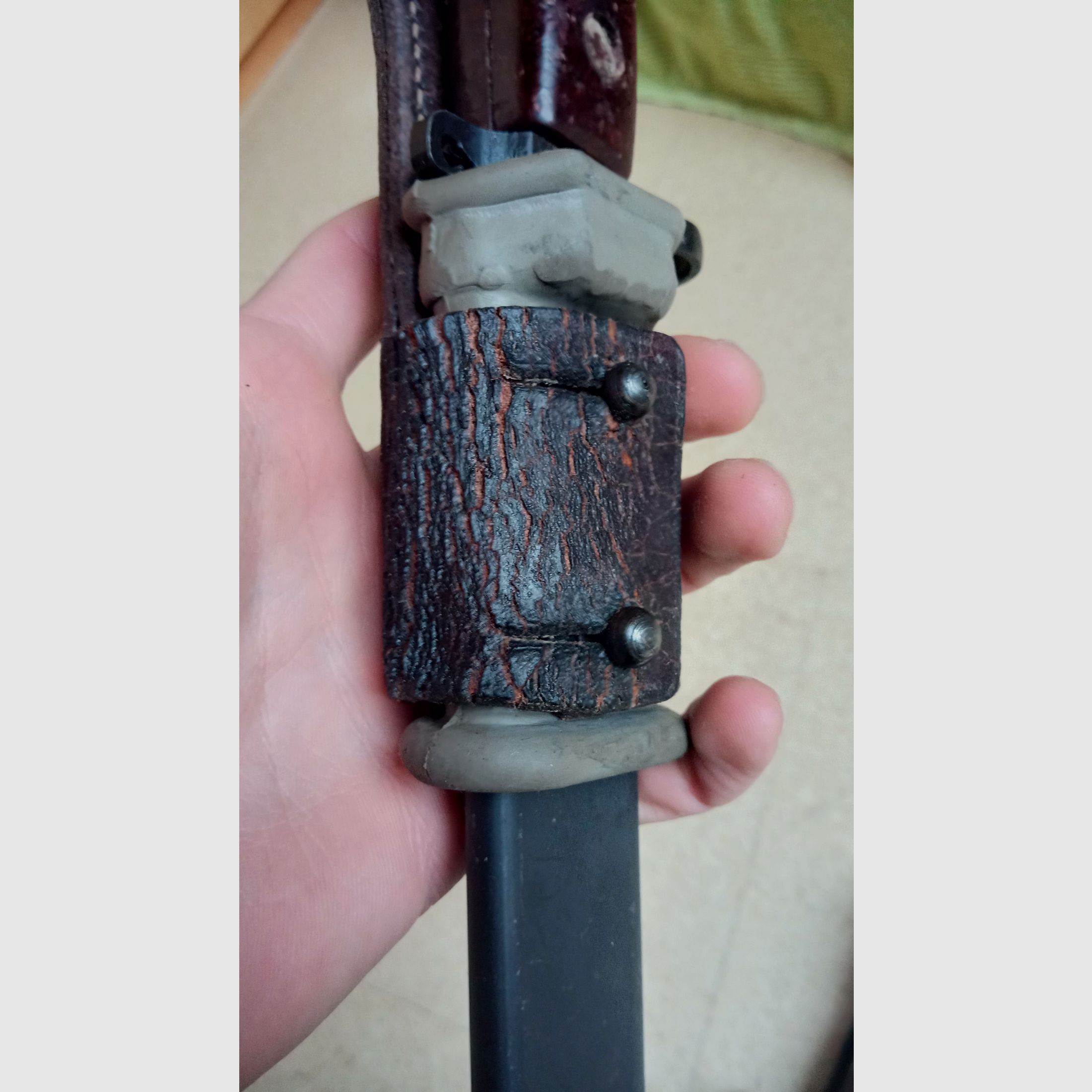 3 Rumänische 6h3 (6x3) AK Bajonette komplett inkl. Gummi Isolator und Leder Frosch  // AKM Bakelit Vintage