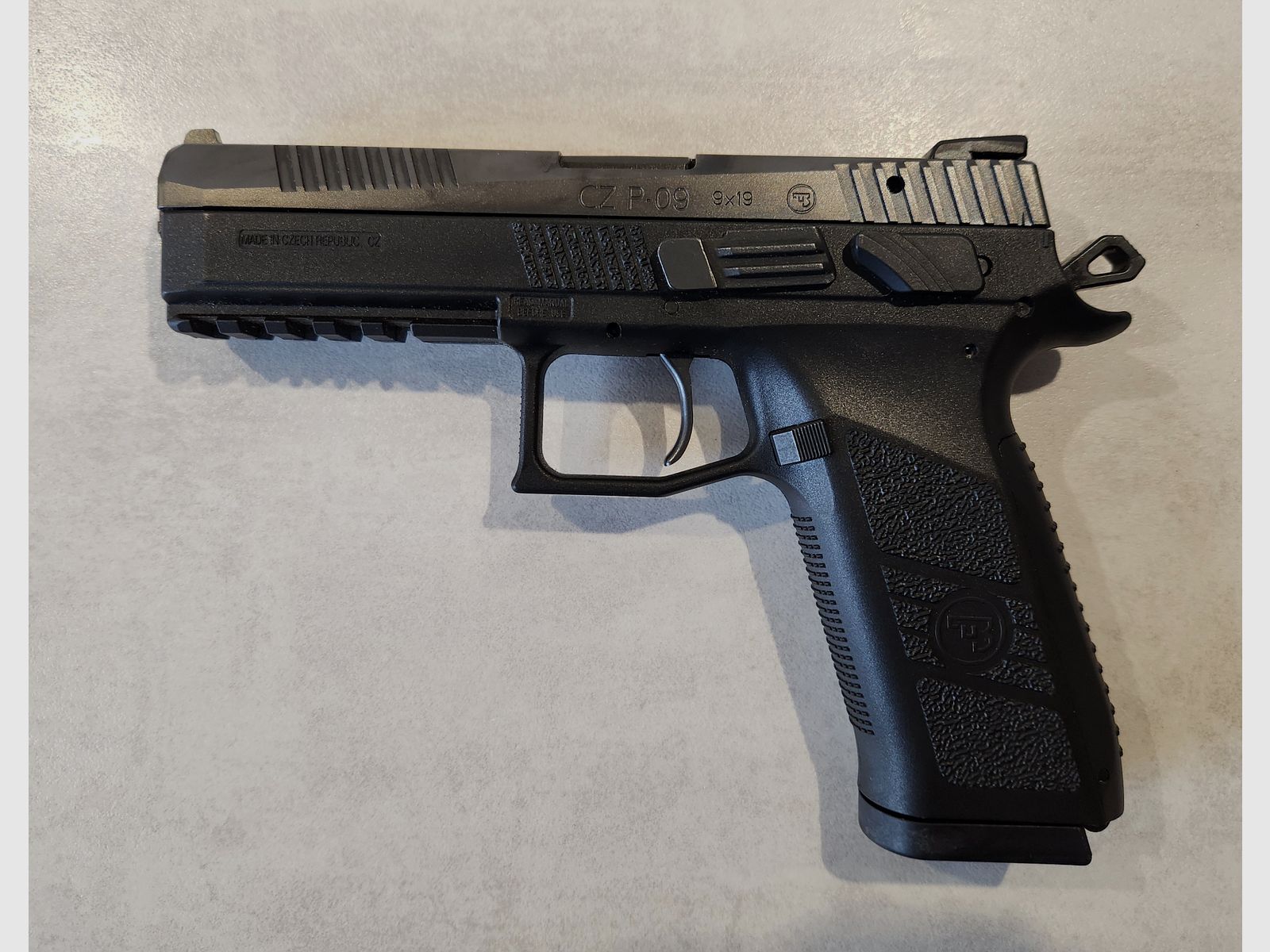 Neue CZ P09 und Munition
