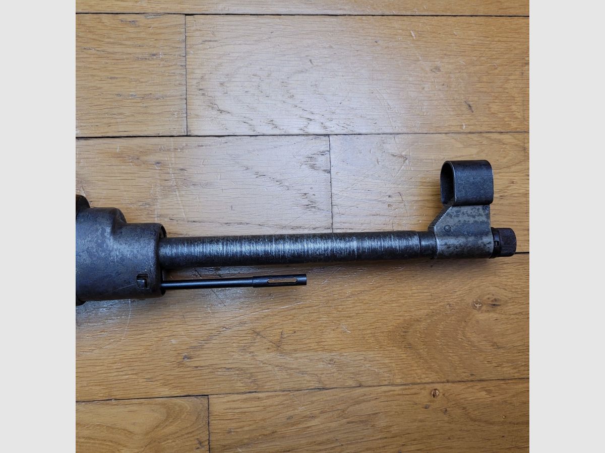 Très beau et très rare fusil semi automatique allemand Walther G43 – Rare production par « bcd » de mai/juillet 1944 pour la SS – Arme monomatricule – beaux poinçons « aigle étoile » et Saint-Etienne – beau bois – Arme « mythique » de la 2 WW – TBE ++, image 36 sur 37