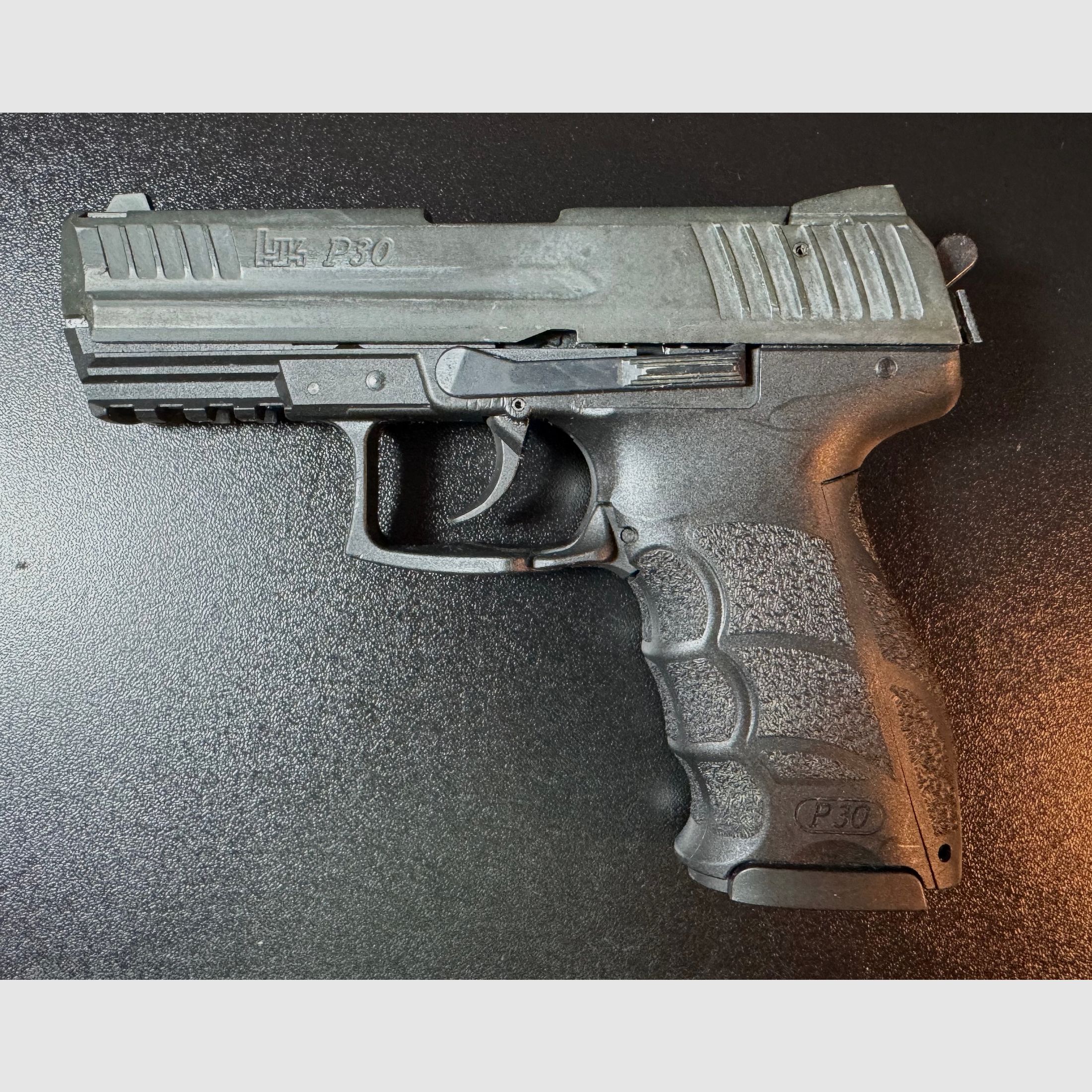 Heckler & Koch P30 9 mm P.A.K. inkl. Koffer, Abschussbecher & Anleitung