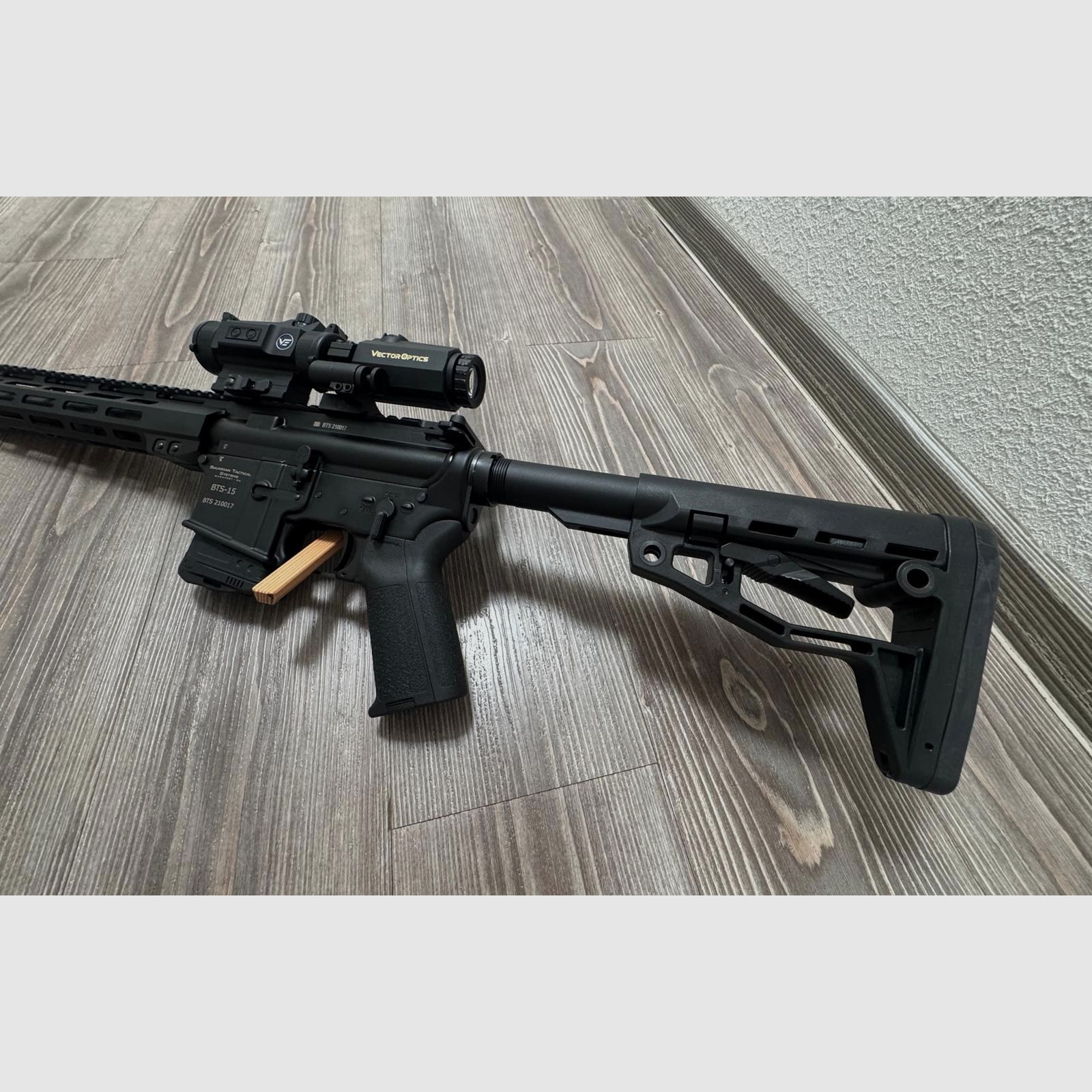 BTS AR15 calibro 300 BLK Blackout con grilletto Match e ottica Vector
