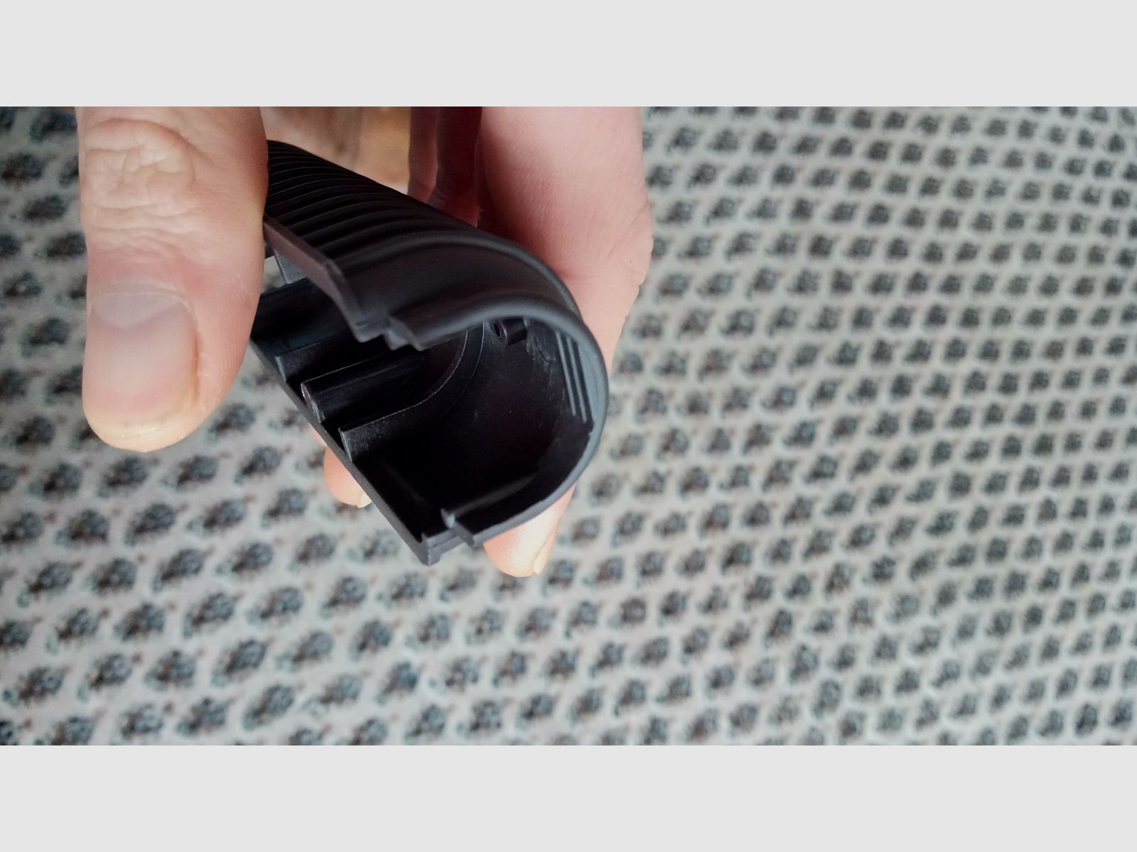 AIRSOFT - Gerippter Pflaumen-Polymer-Handschutz für die Spielzeug Krinkov (AKS-74u) / Preis VB // GBB S-AEG / AKSU