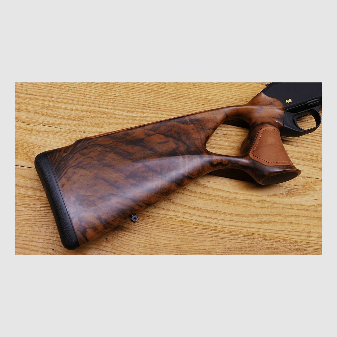 Blaser R8 Success kolf / houtklasse 7 / Chesterfield leer / BREATHEND MOOI