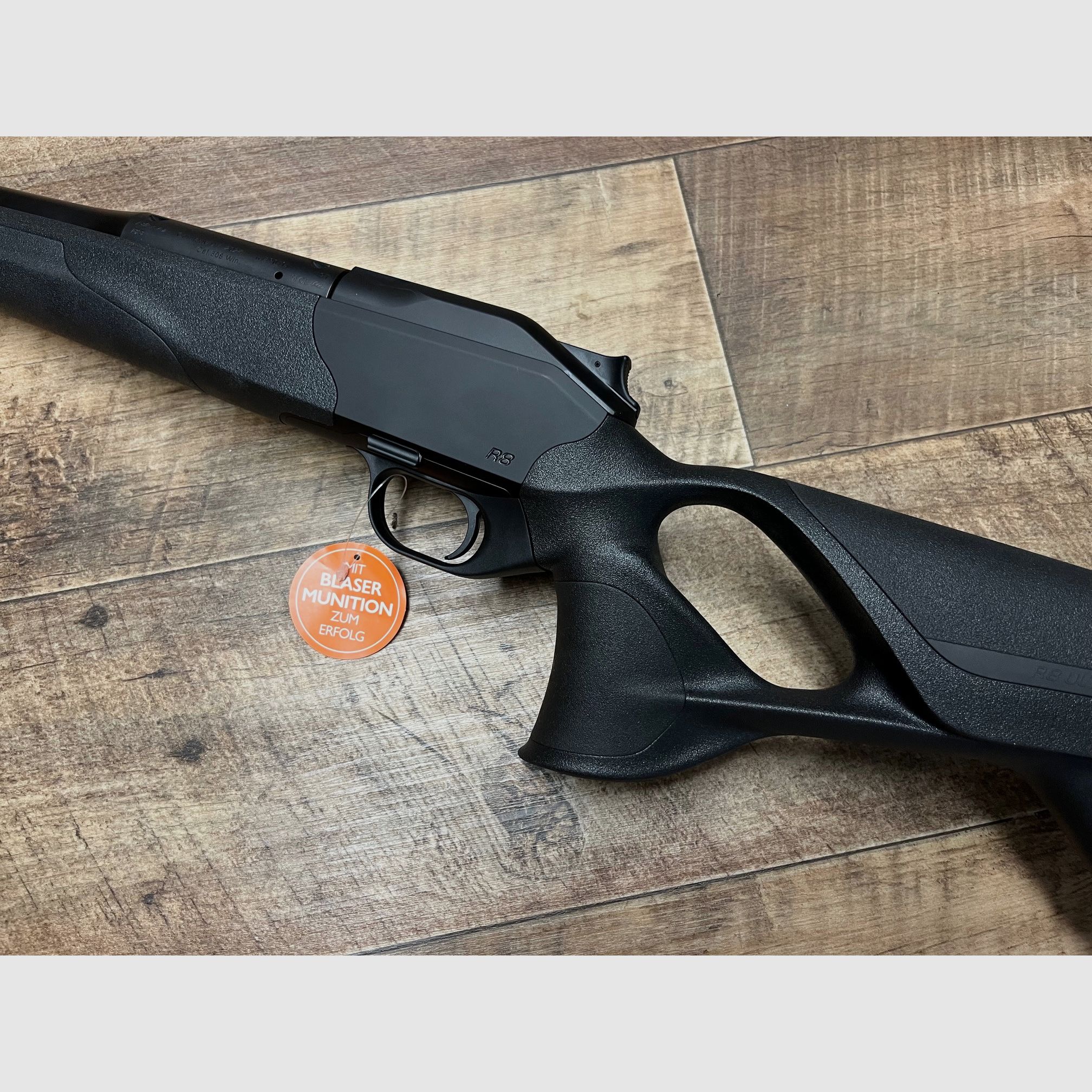 Blaser R8 Ultimate colore speciale NERO con logo R8 nero .270win - Disponibile immediatamente