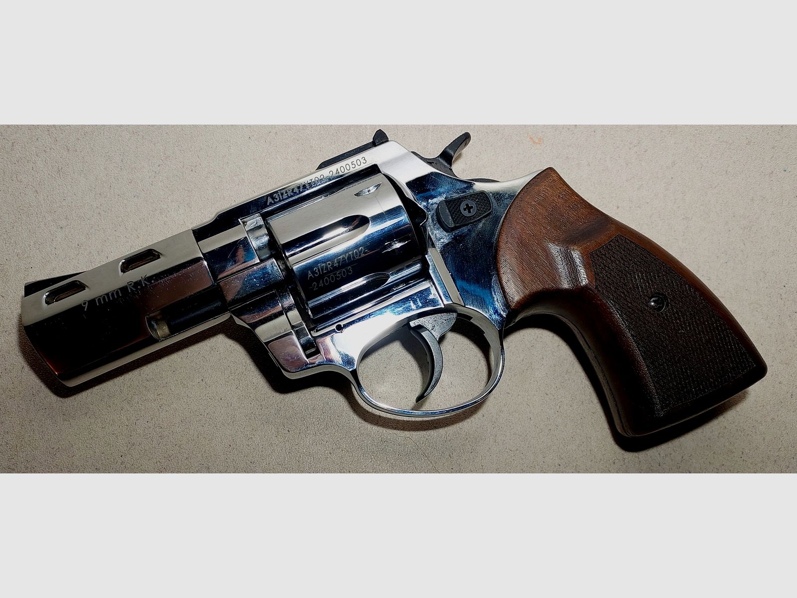 Zoraki R2 3 inch blank firing revolver (PTB 1107) caliber 9mm R.K. chrome wooden grips muzzle protection - LIKE NEW!