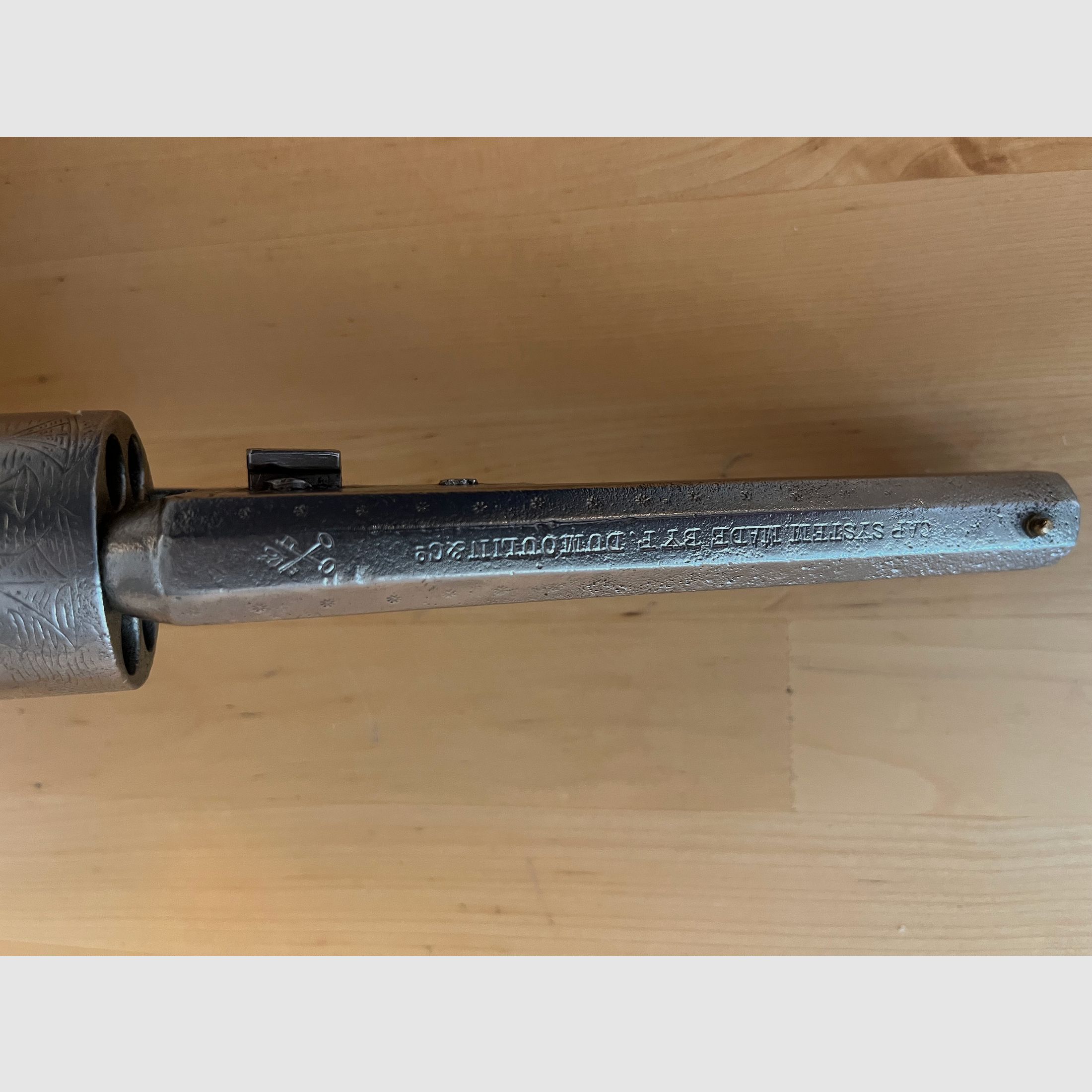 Il ponte di Brooklyn 1849 Colt Pocket Brevete Revolver