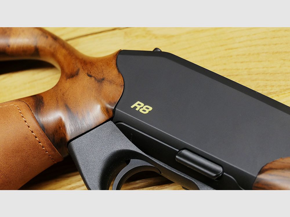 Blaser R8 Success kolf / houtklasse 7 / Chesterfield leer / BREATHEND MOOI