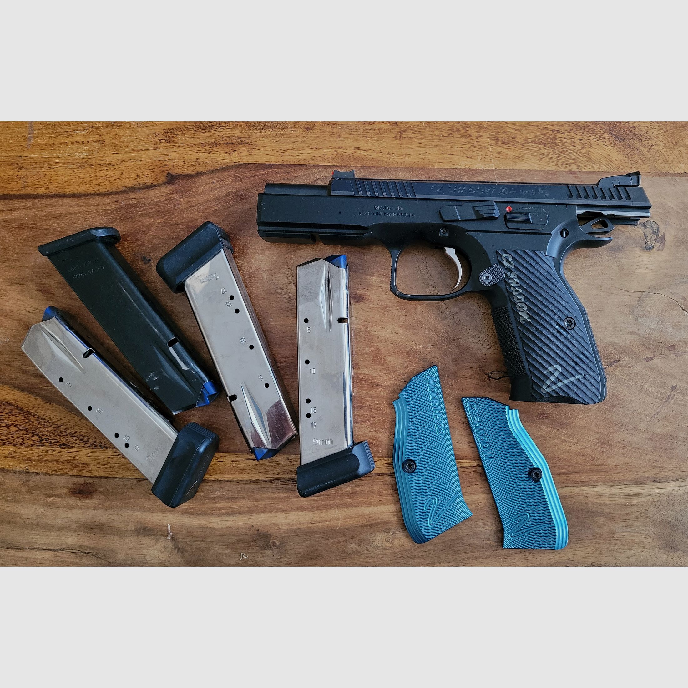 CZ Shadow 2 mit 4 Magazinen + LokGrip Griffschalen in OVP