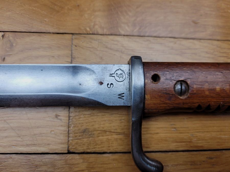 Baïonnette allemande Ersatz – S14 Gottscho dite de « Mitrailleur bavarois 1915 » – « S W + G » – Bon fourreau – Pièce rare – TBE, image 1 sur 14