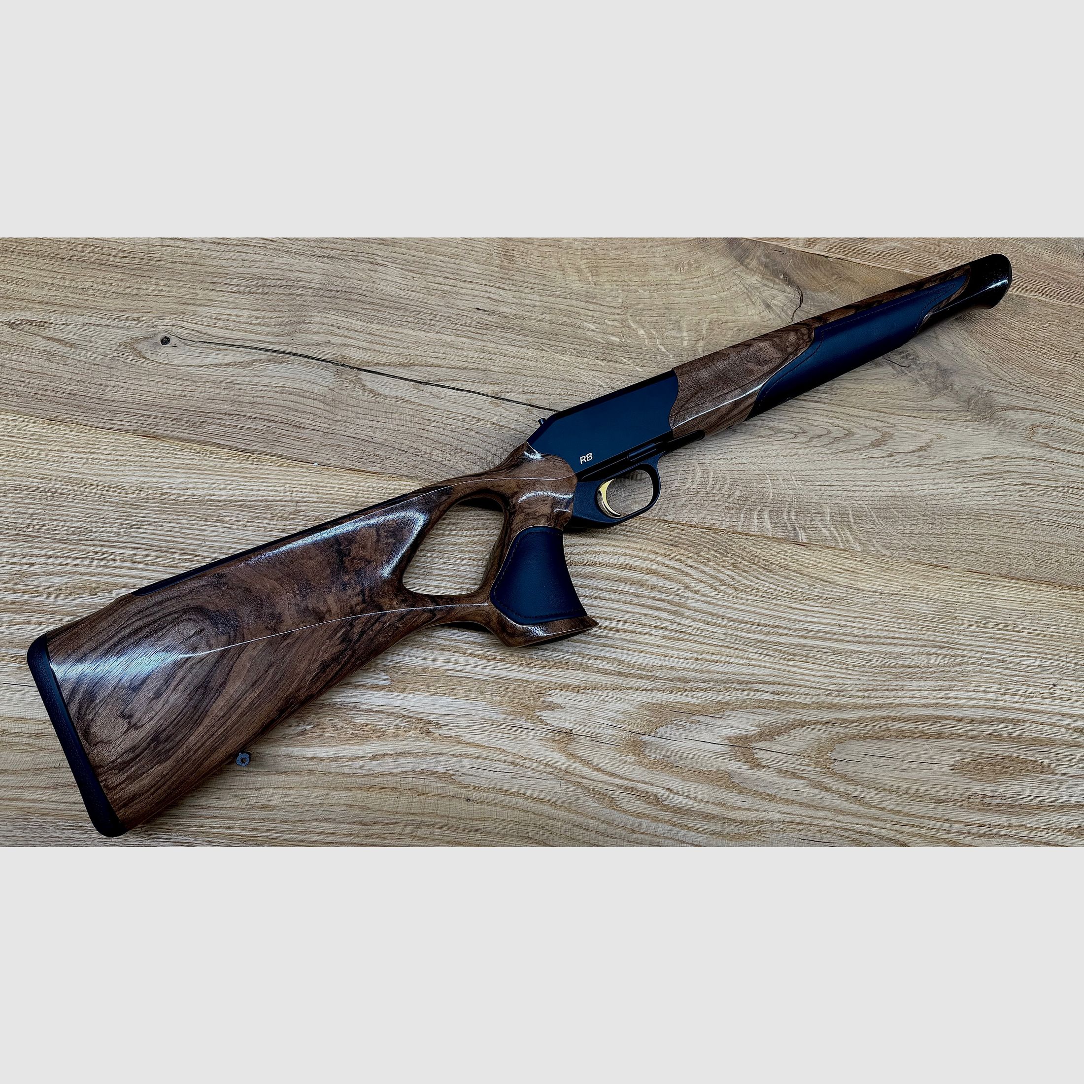 Blaser R8 Success Leder Schaft mit System / Holzklasse 6 / Leder schwarz / Goldelemente