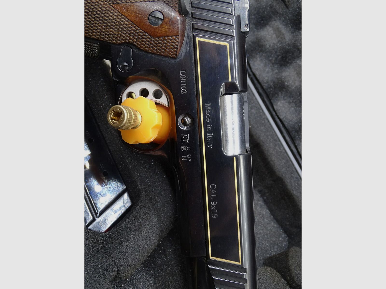 Brixia 1911 Impera Five Oaks Hoogglans geborsteld & Goud Kaliber 9mm 1911 Impera Five Oaks