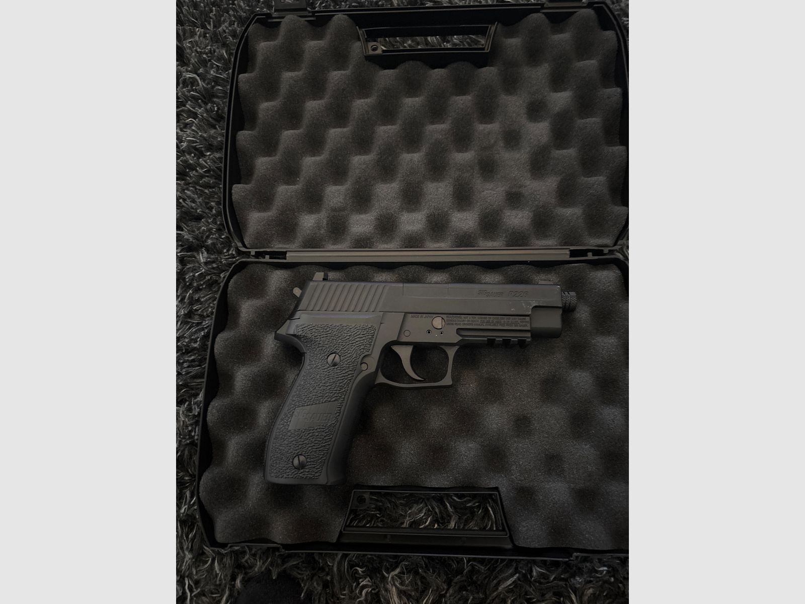 Sig Sauer P226, Bild 2 von 3